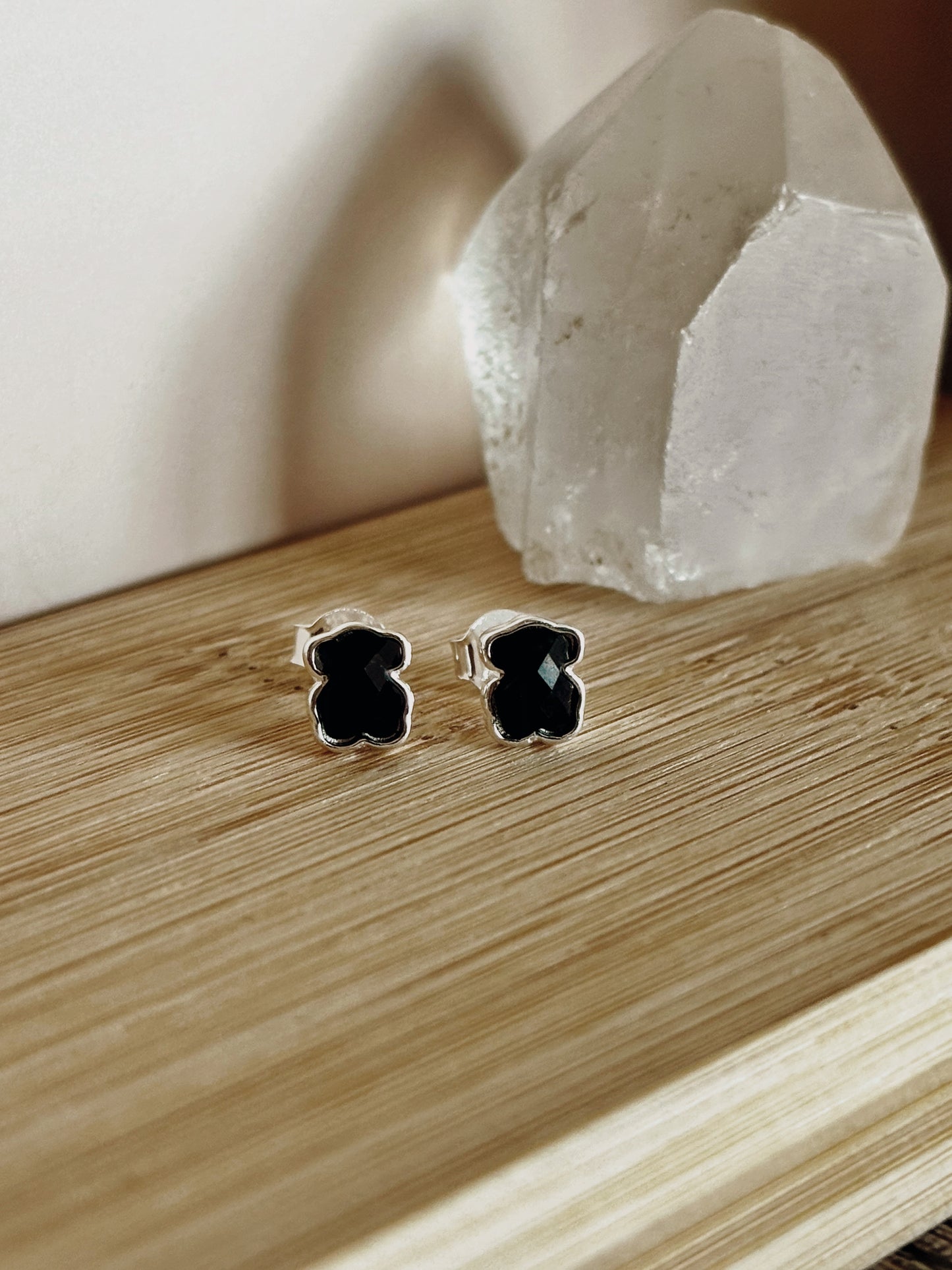 Aros diseño oso con cristal color negro