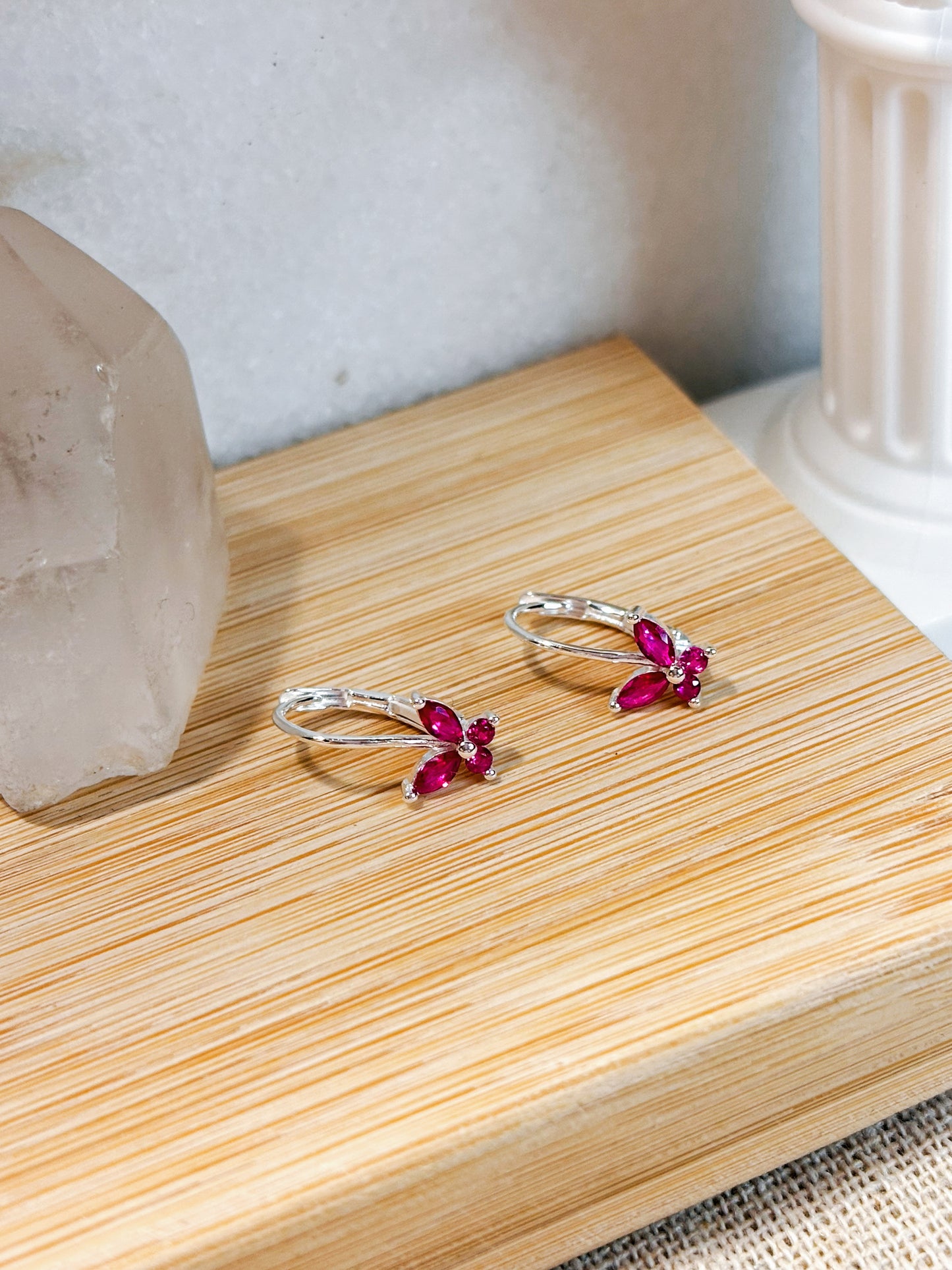 Aros mariposa circón fucsia