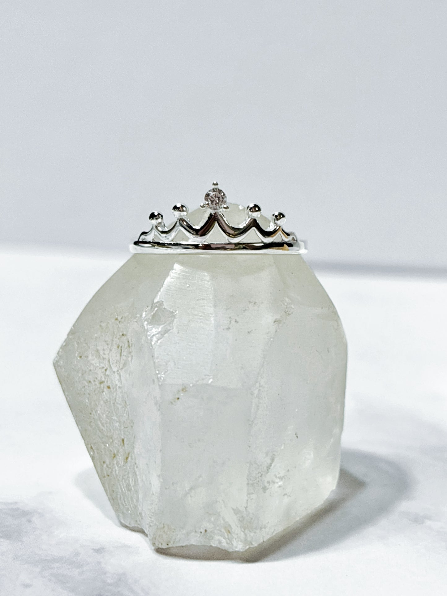 Anillo corona circón