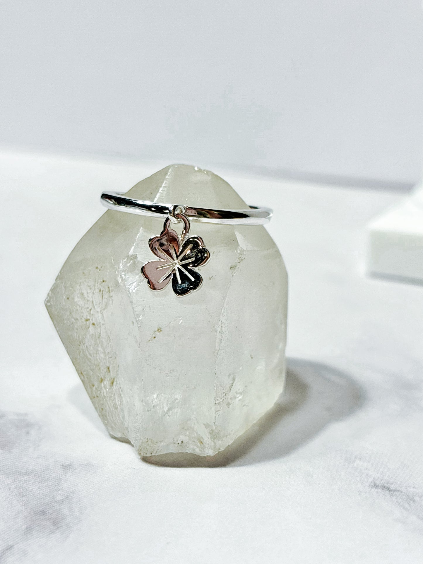Anillo Trébol colgante