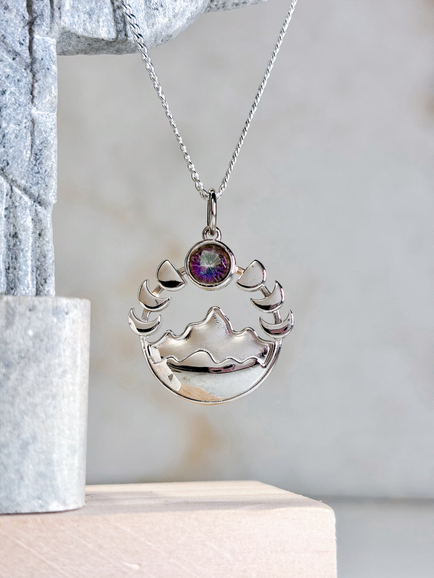 Collar montaña con cuarzo místico