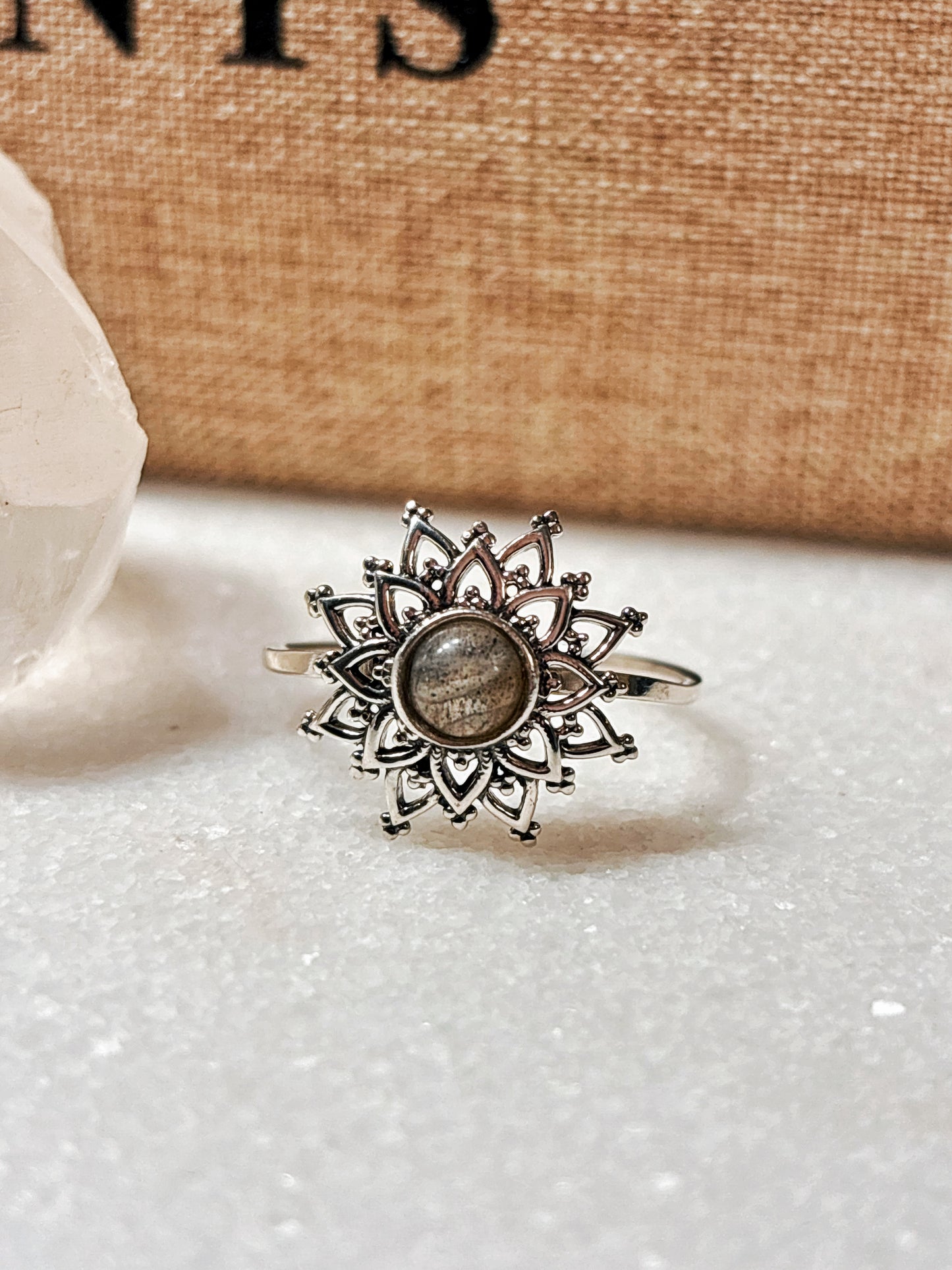 Anillo sol con labradorita
