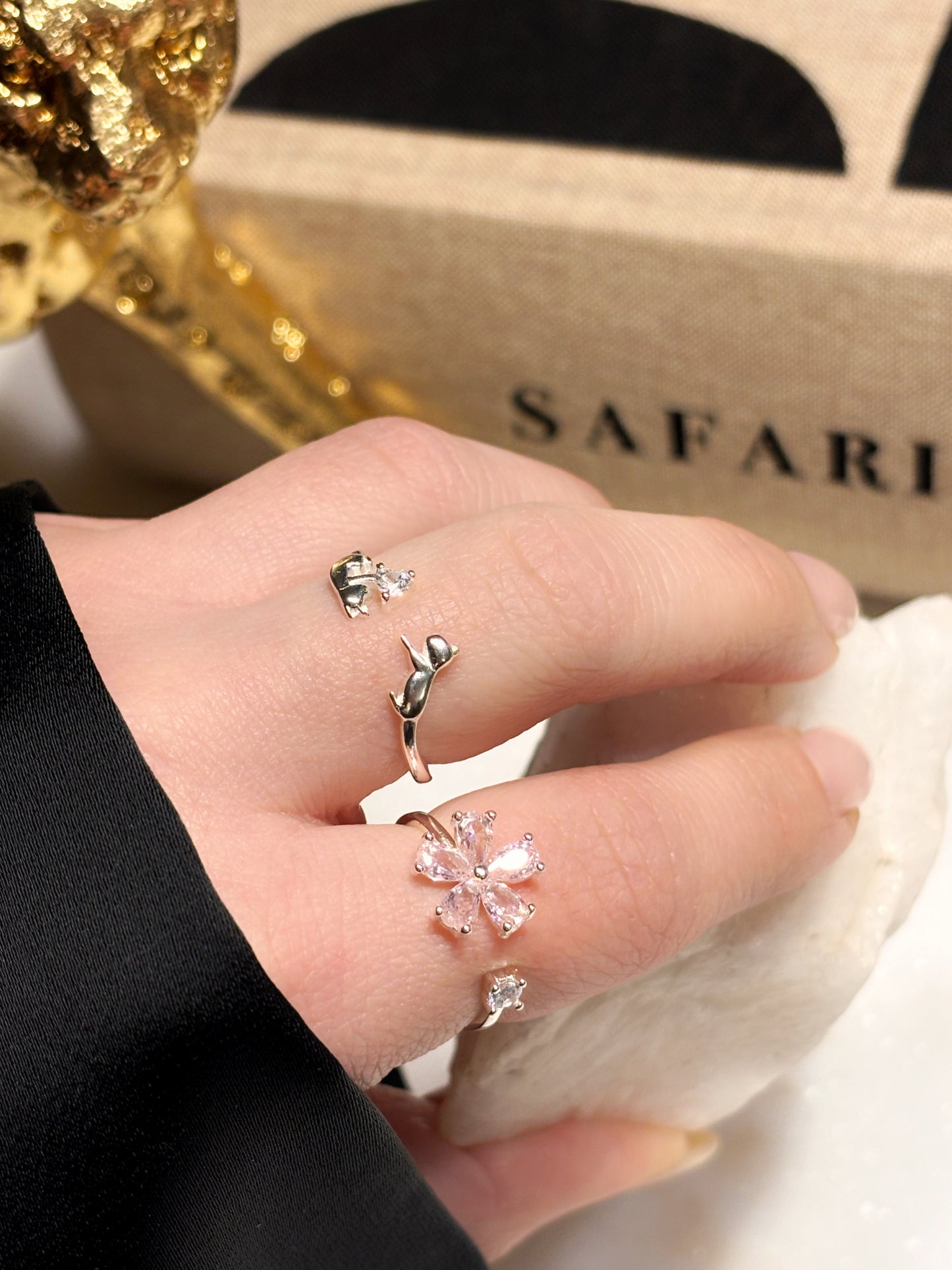 Anillo flor circón rosado