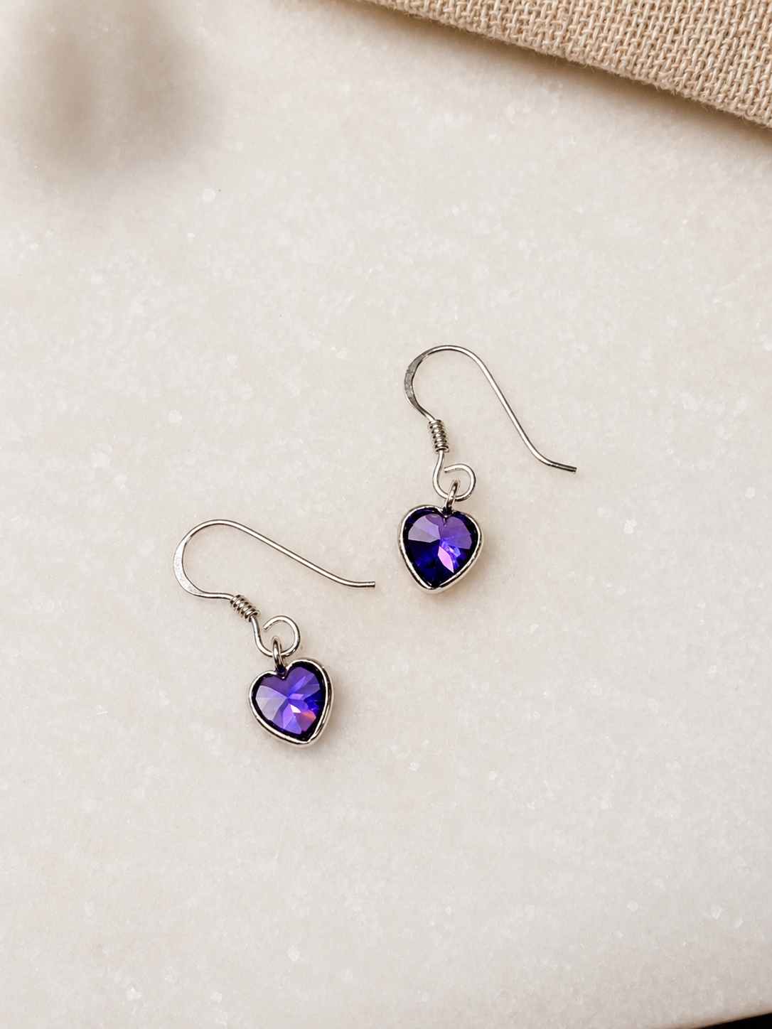 Aros corazón con circón morado