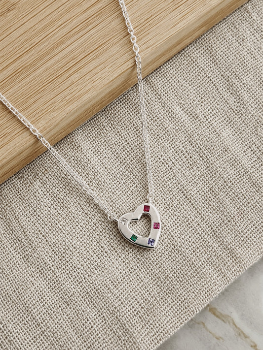 Collar Corazón Calado con Circones de Colores