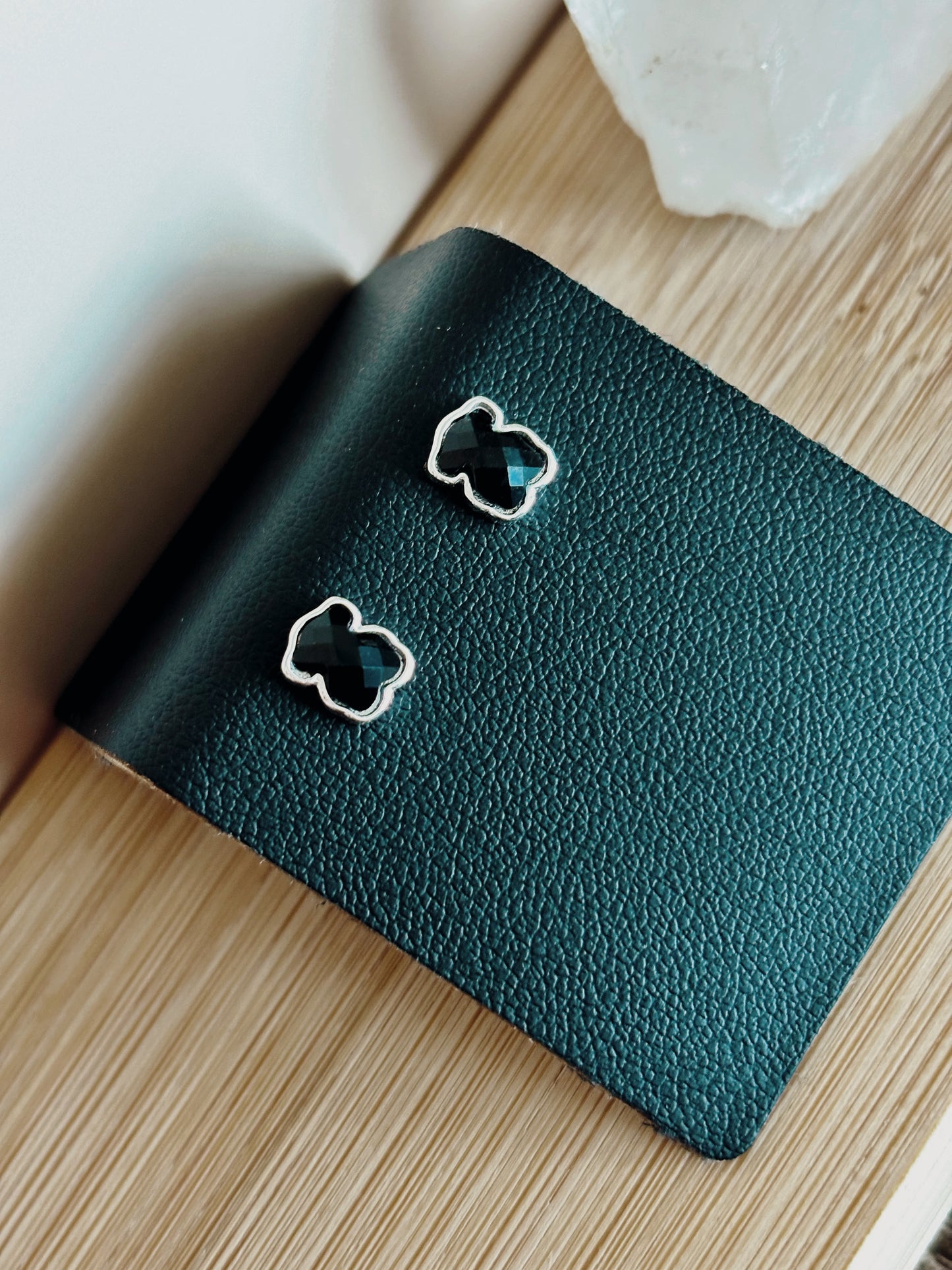 Aros diseño oso con cristal color negro