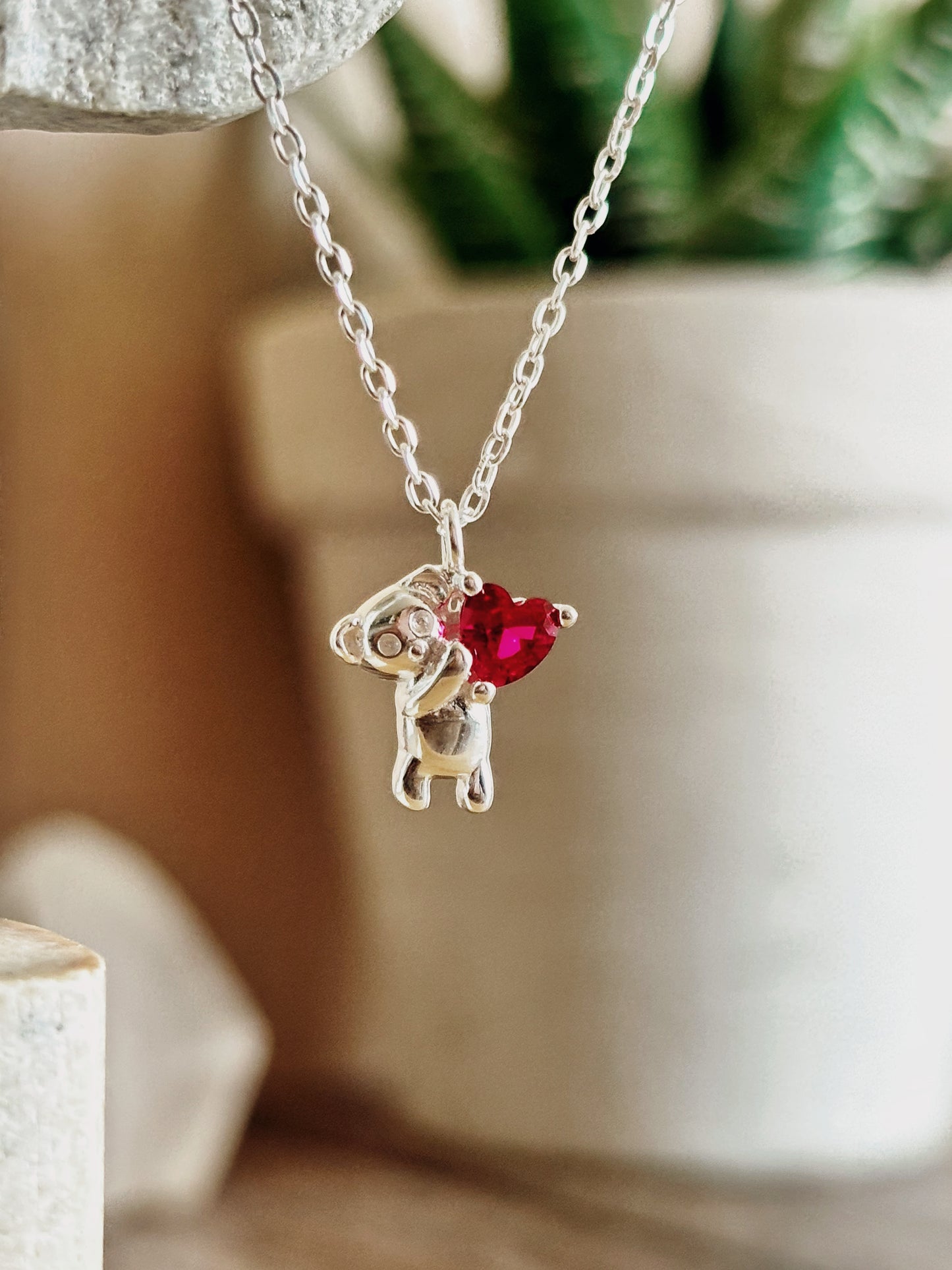 Collar oso con corazón magenta