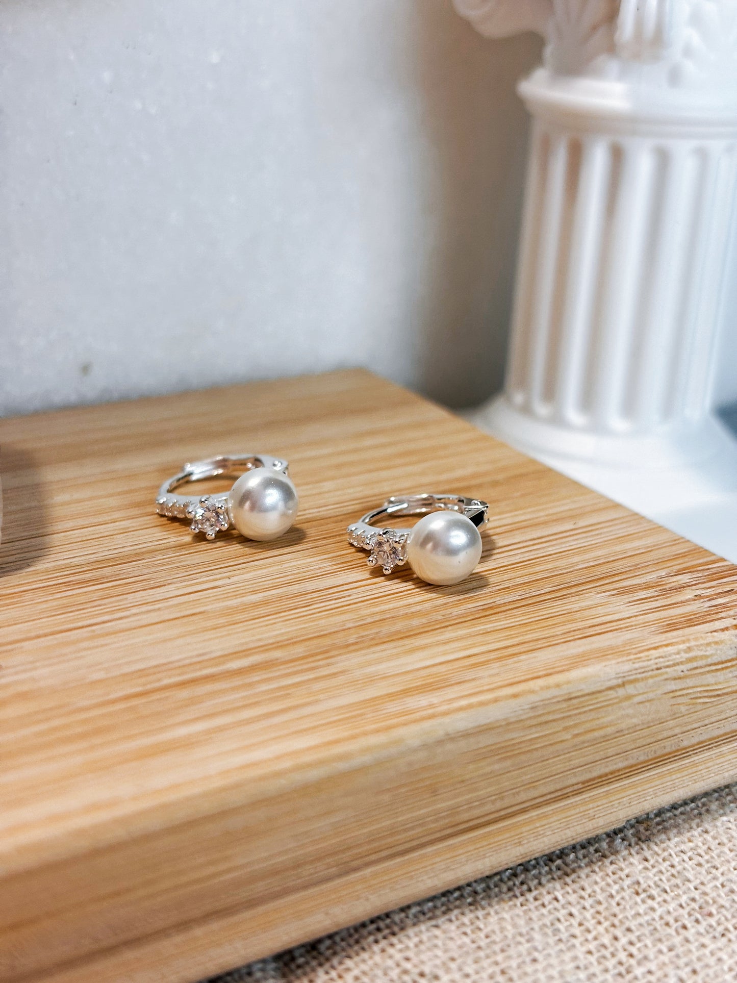 Aros argolla circón con perla de río