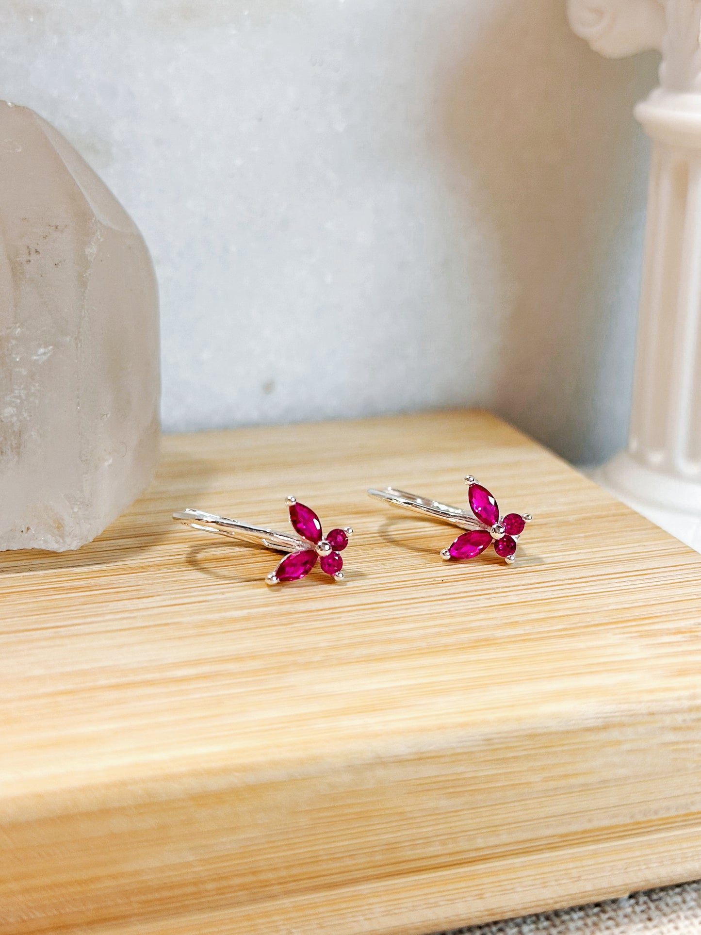 Aros mariposa circón fucsia