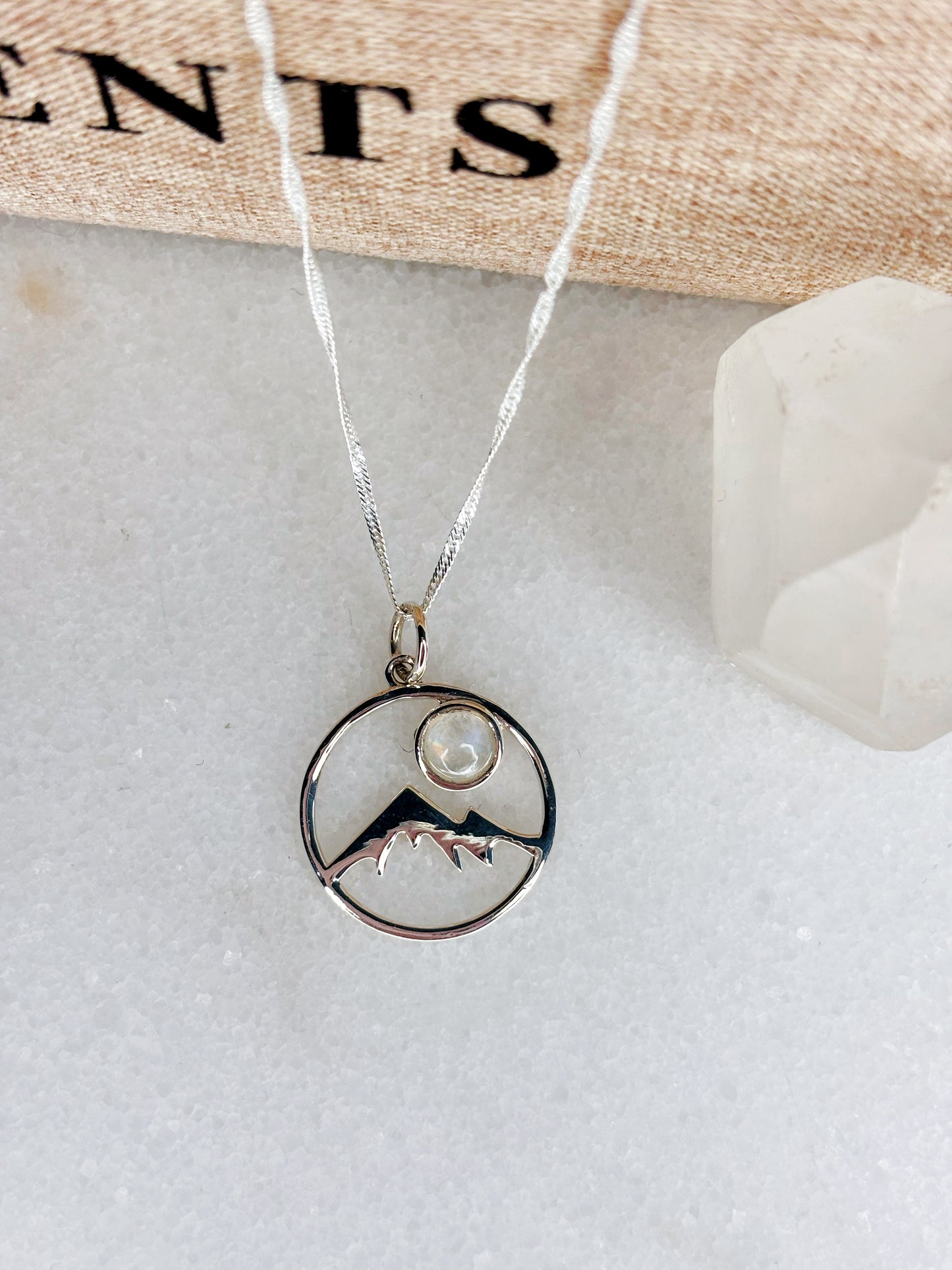 Collar montaña con Piedra Luna