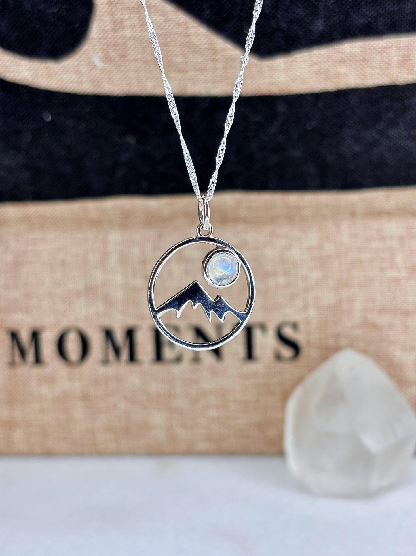 Collar montaña con Piedra Luna