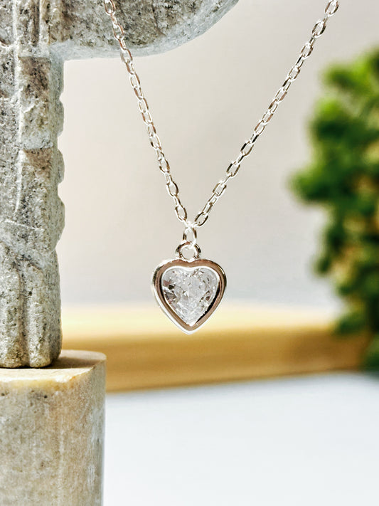 Collar Punto de Luz con Circón Corazón