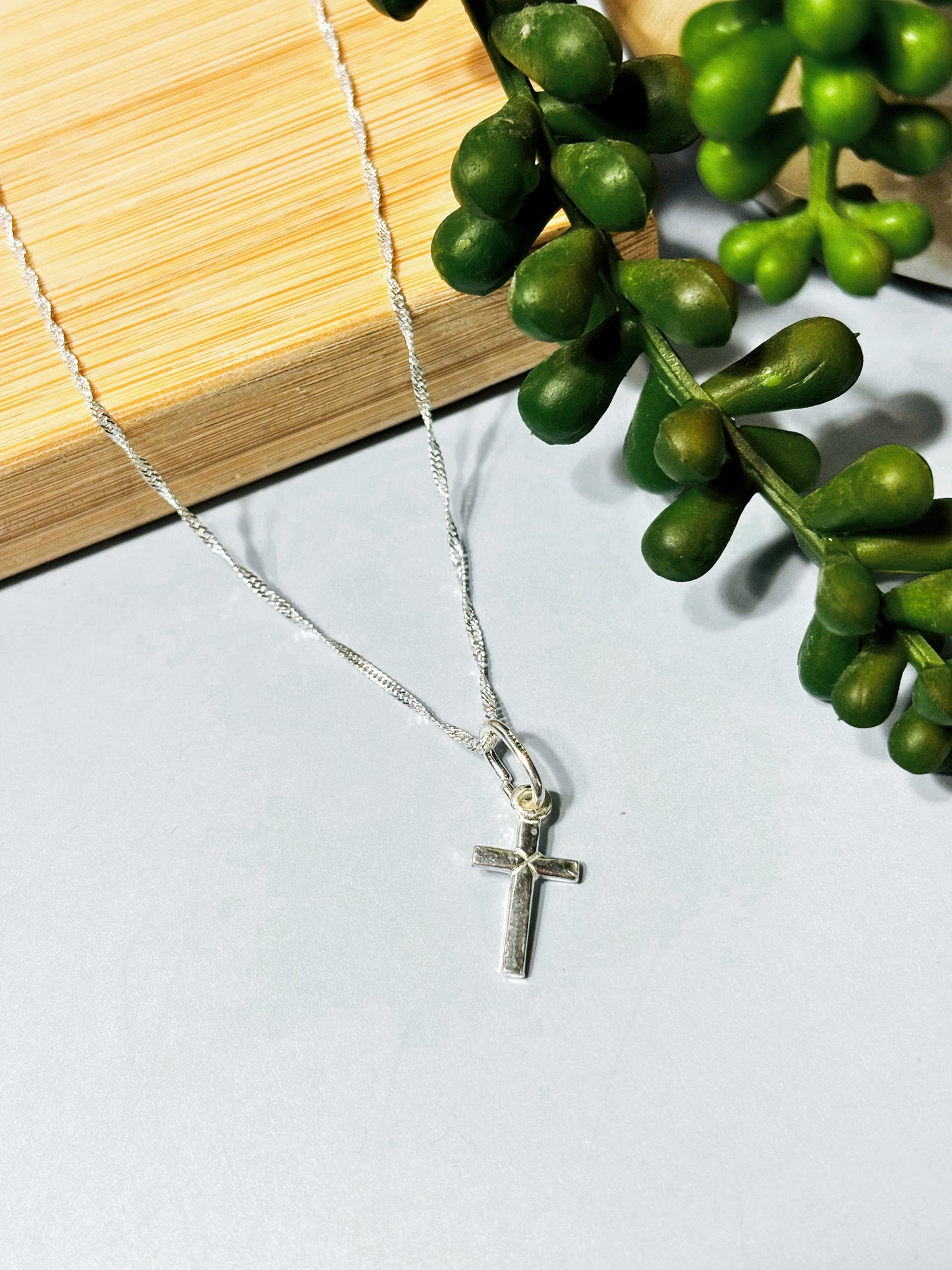 Collar cruz mini simple