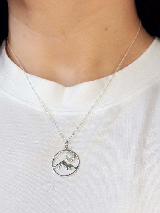 Collar montaña con Piedra Luna