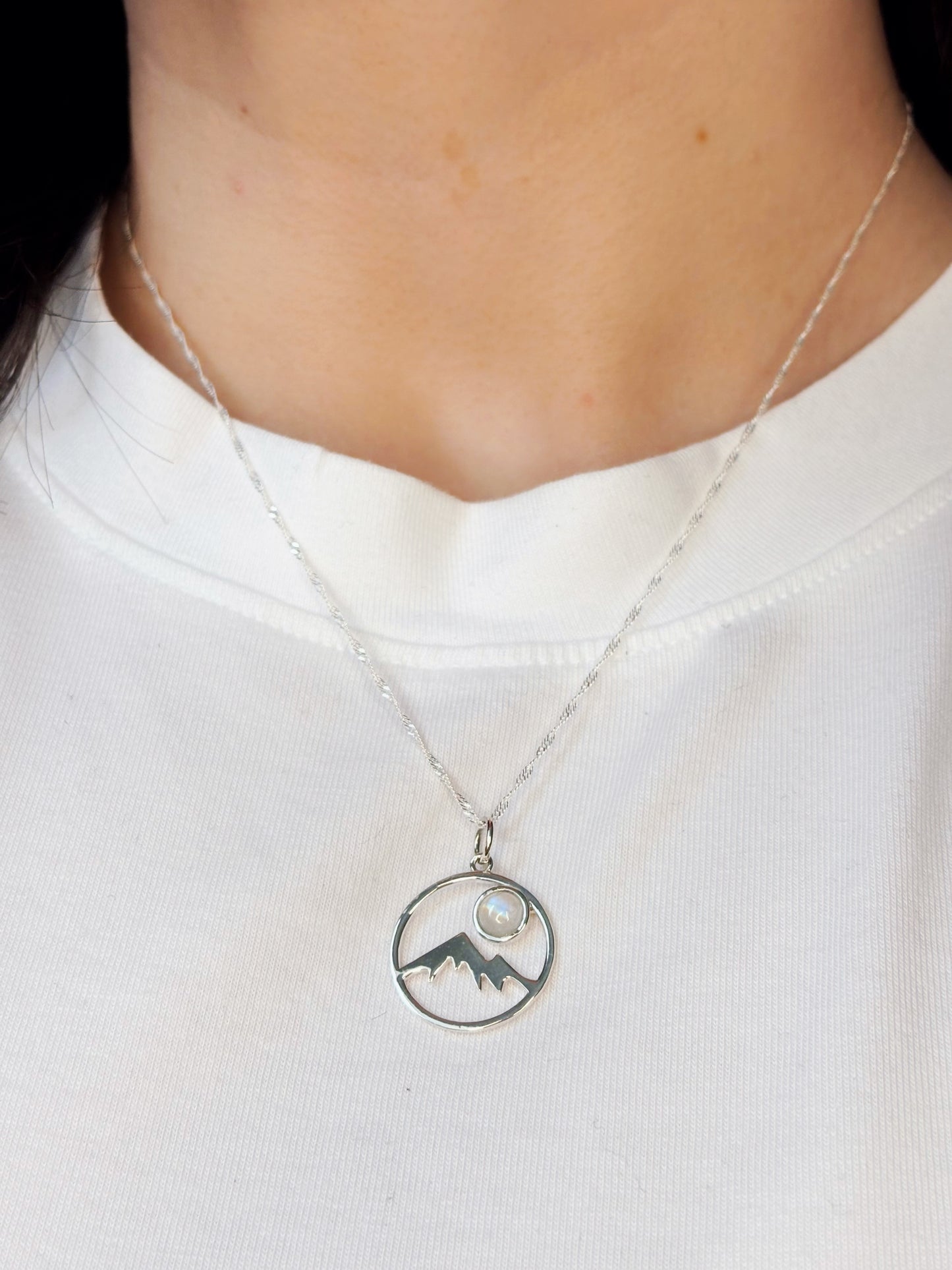 Collar montaña con Piedra Luna