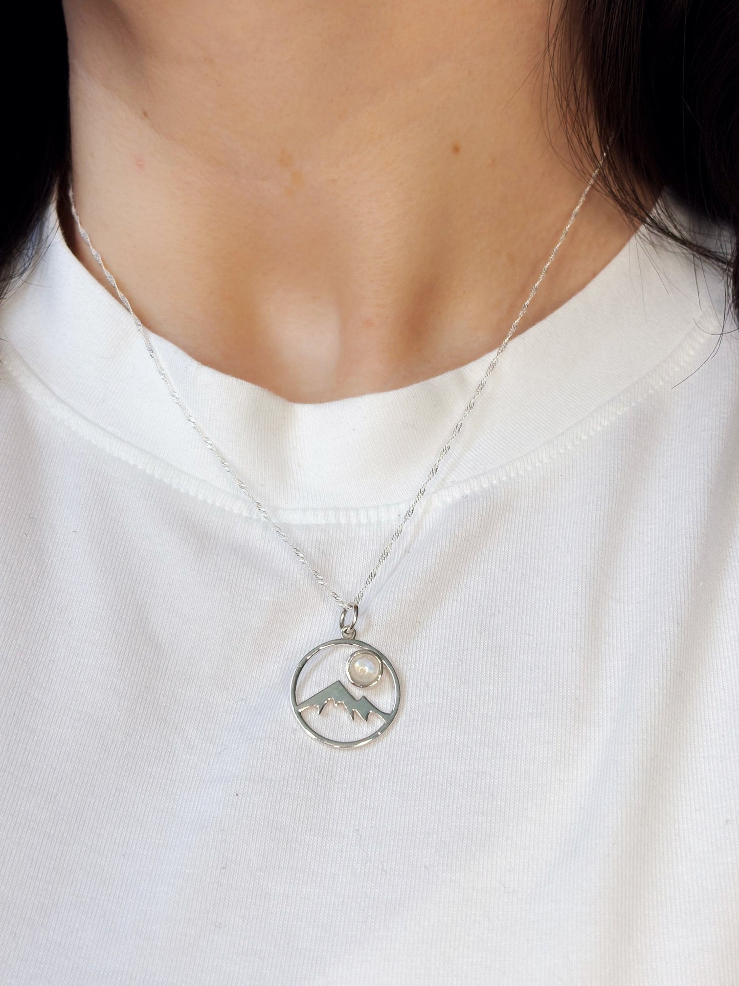 Collar montaña con Piedra Luna