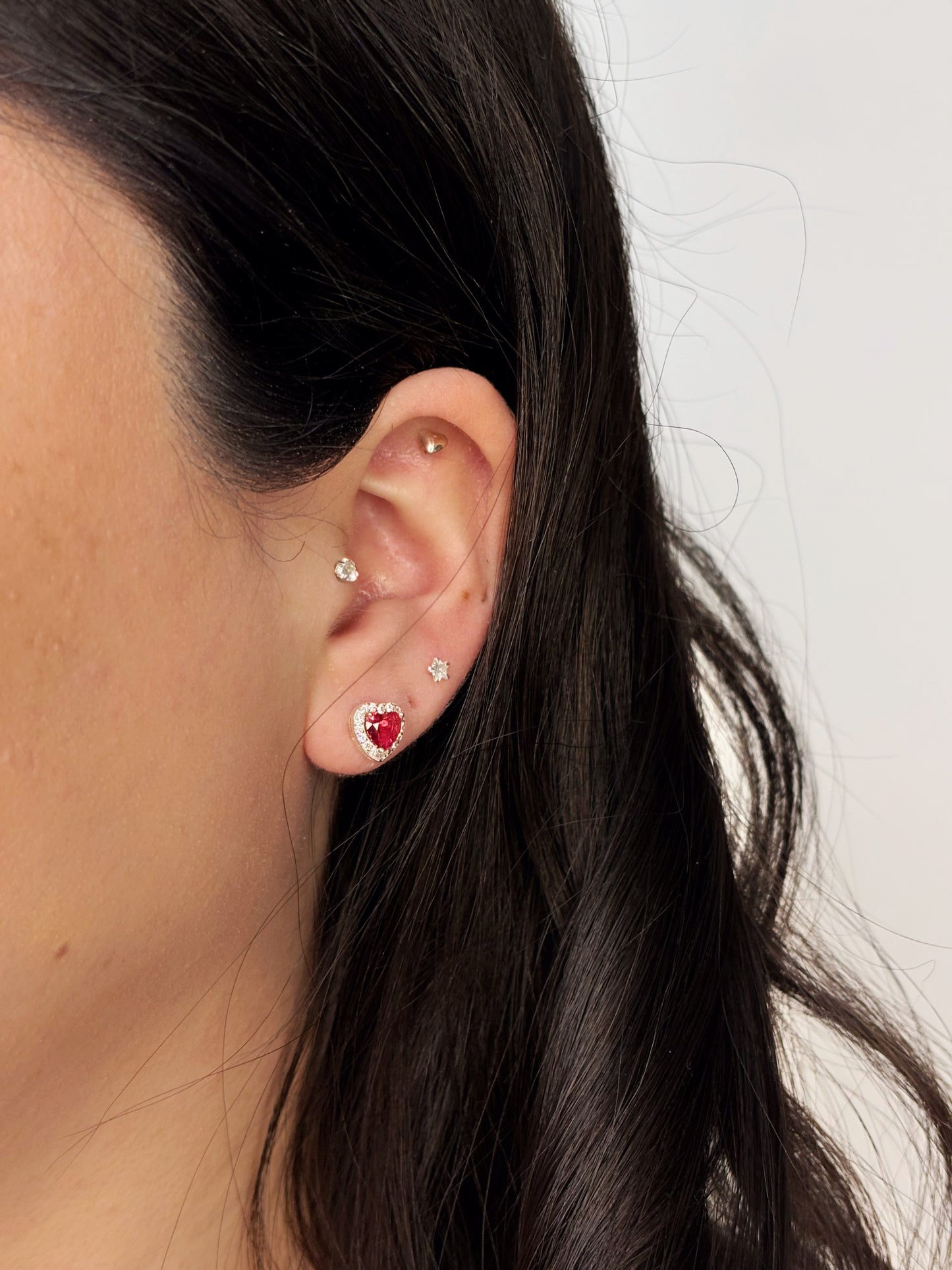 Aros circón corazón fucsia con microcircones