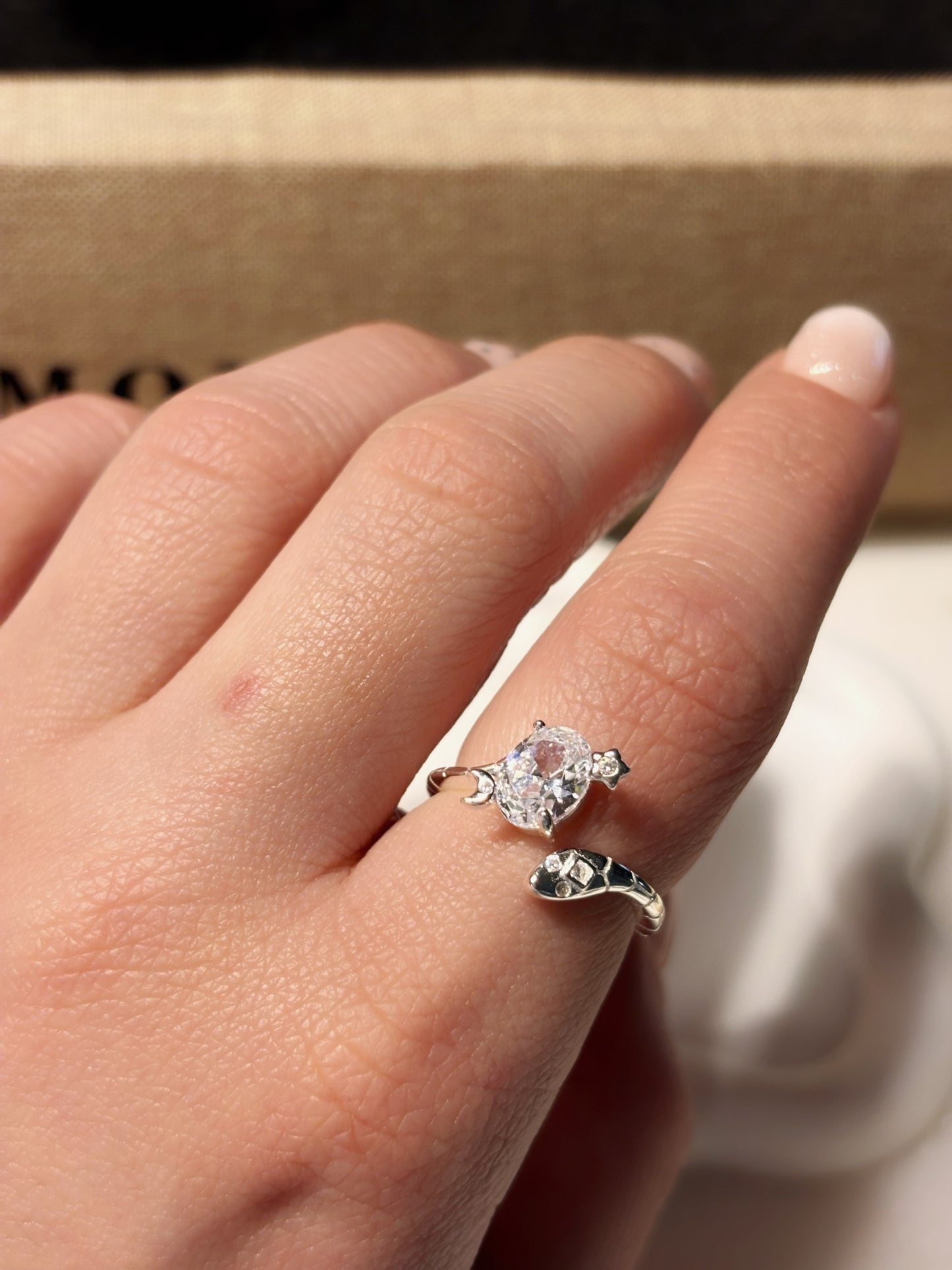 Anillo serpiente con circón