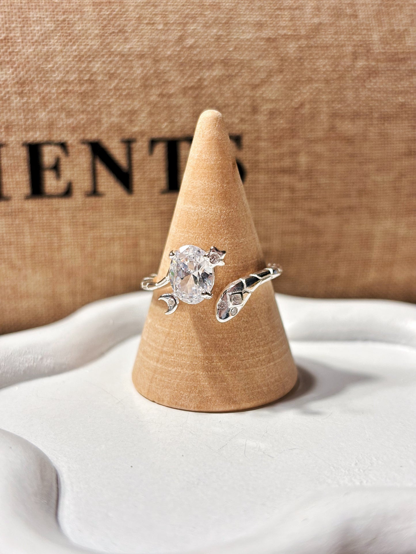 Anillo serpiente con circón