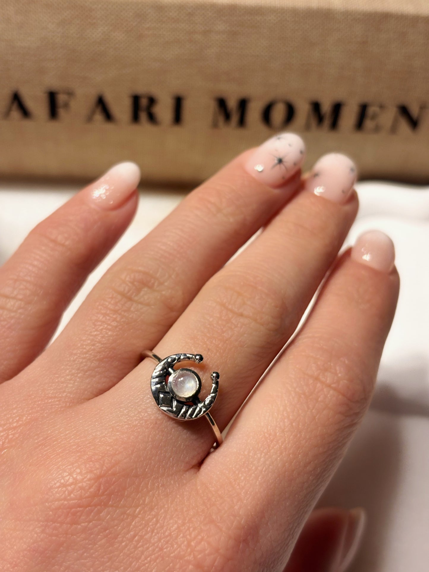 Anillo luna con piedra luna