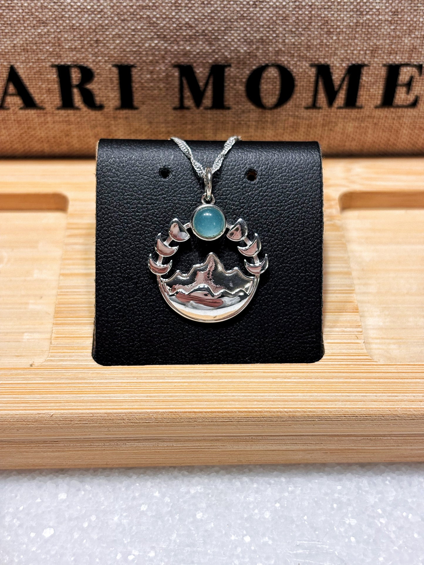 Collar Montañas con Calcedonia