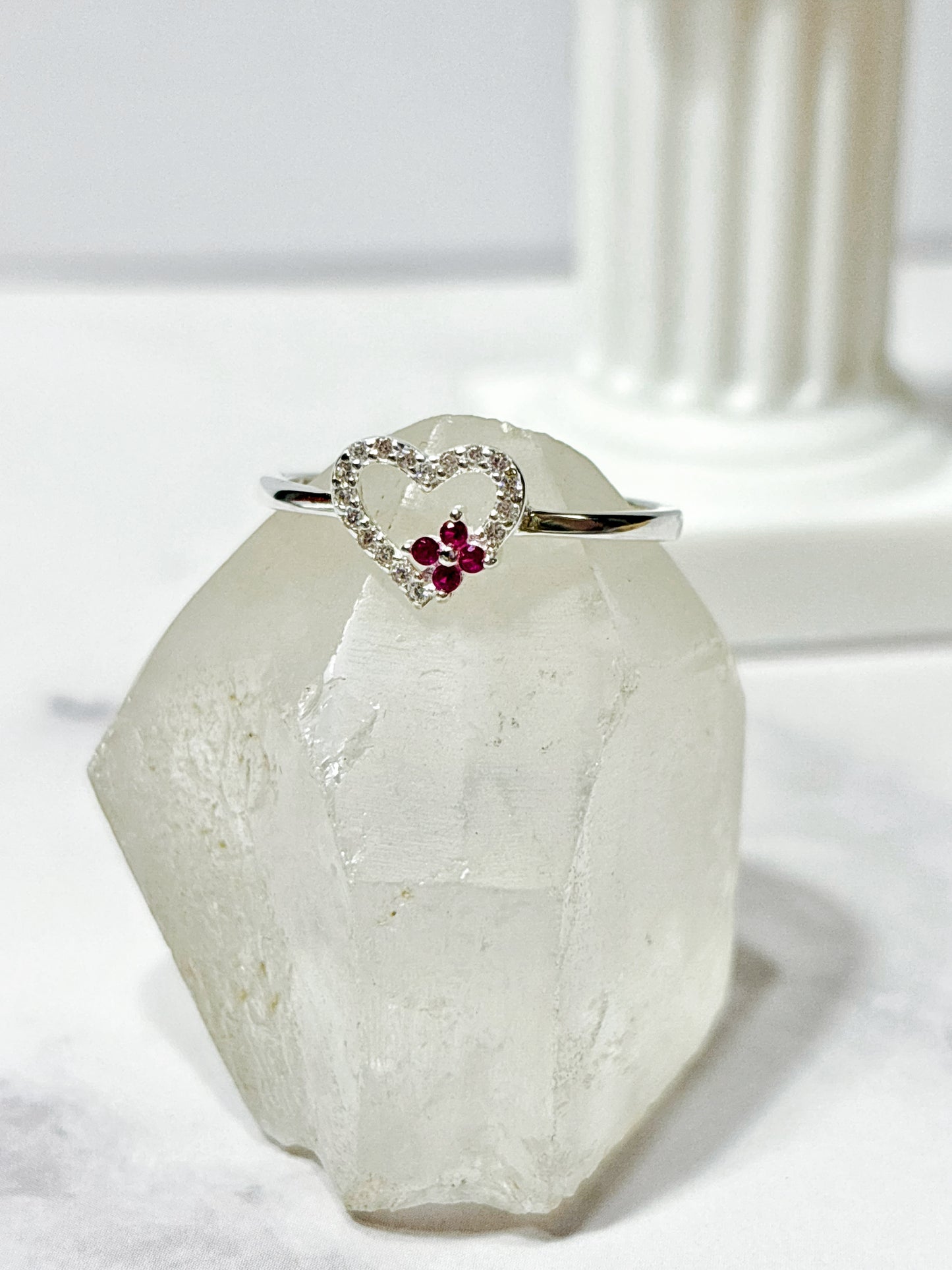 Anillo Corazón Flor Circones Rubí