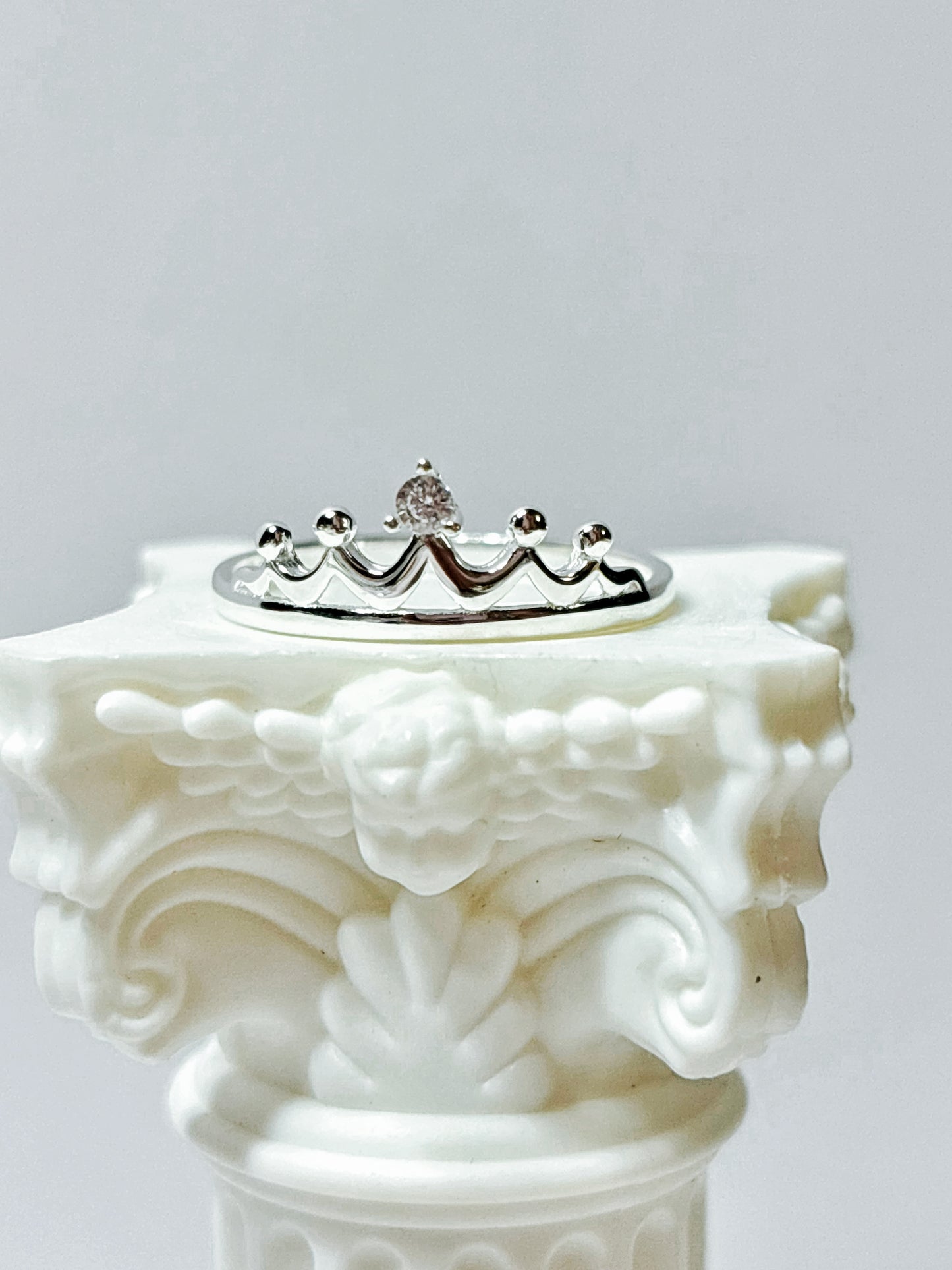 Anillo corona circón