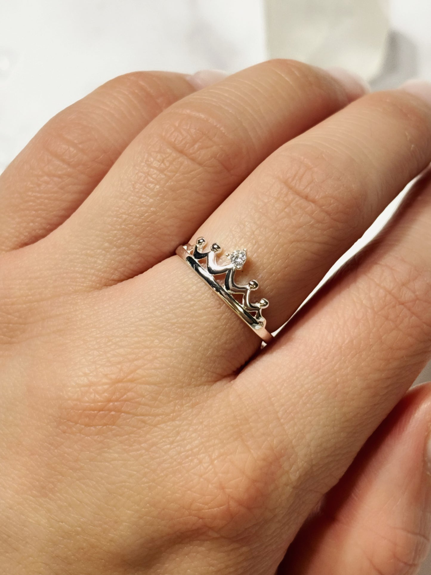 Anillo corona circón