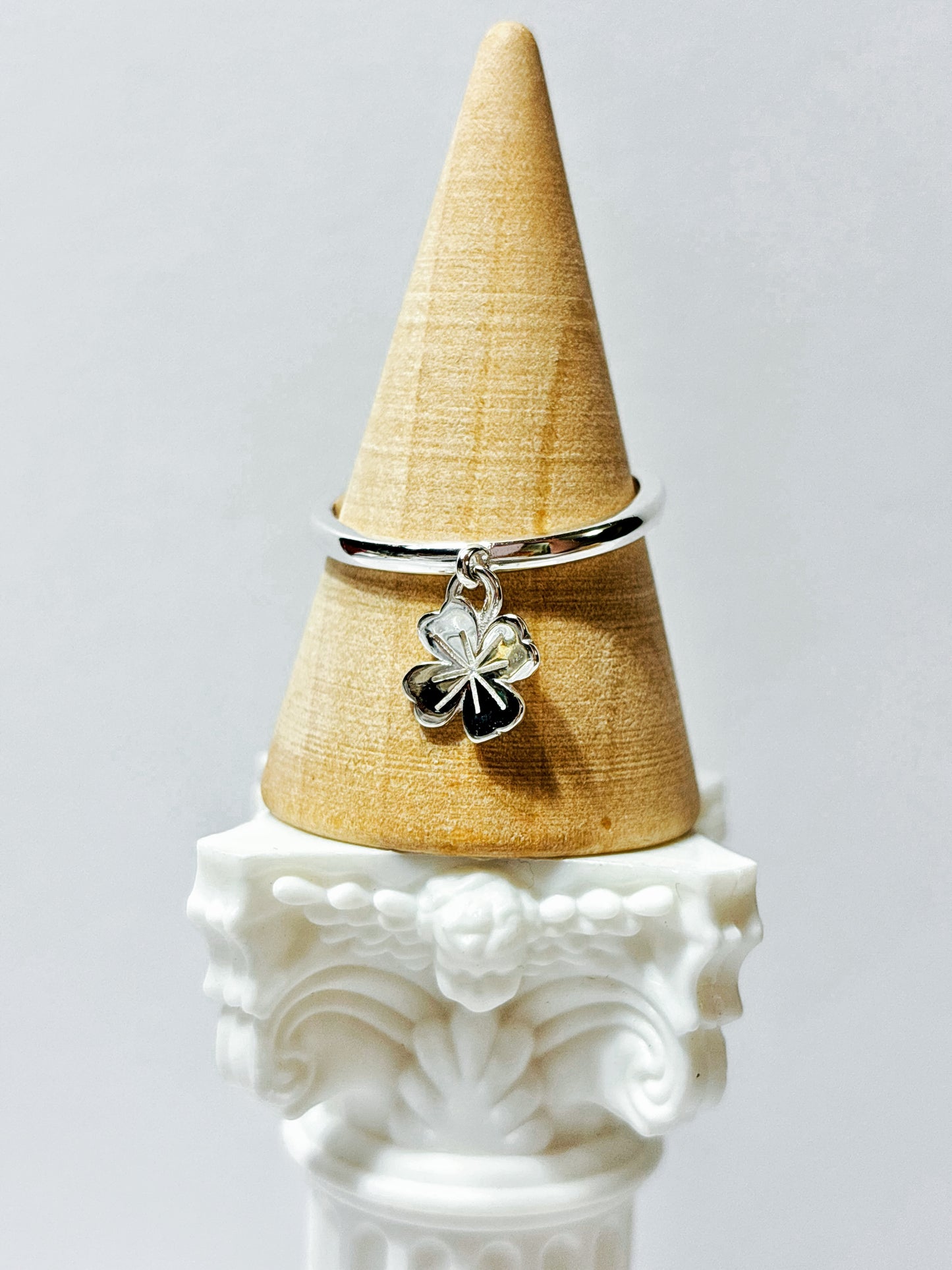 Anillo Trébol colgante