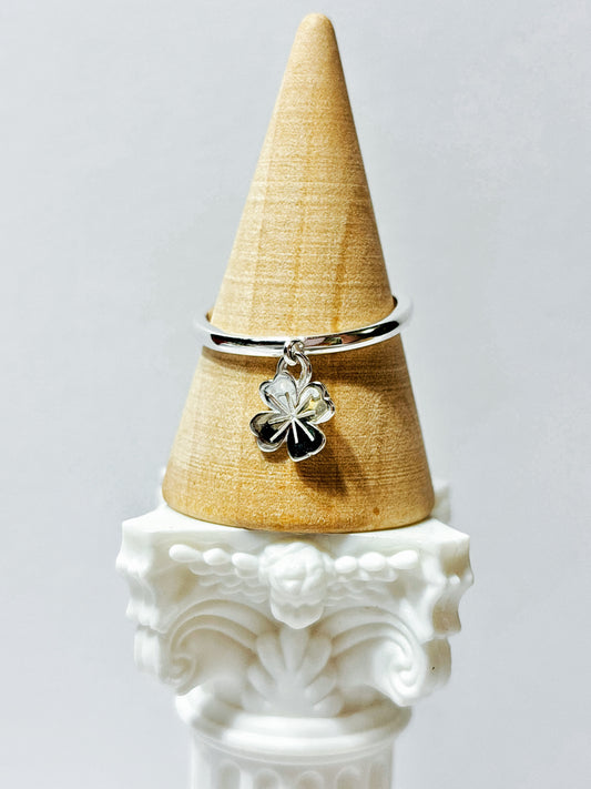 Anillo Trébol colgante