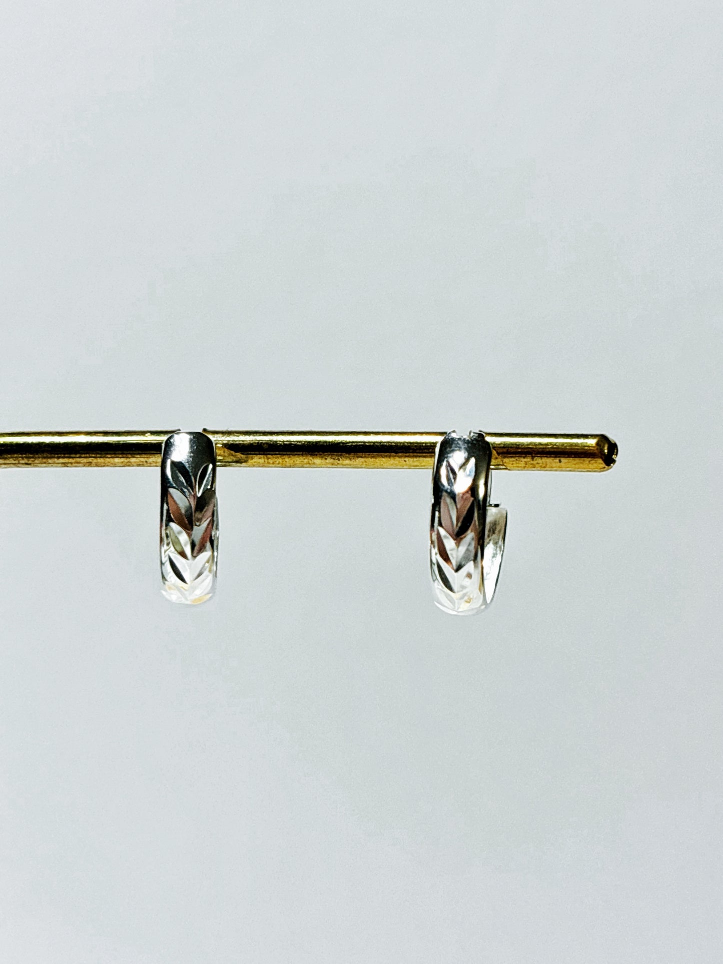 Argolla Estilo Bote Facetada 15 mm