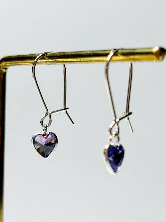 Aros corazón con circón morado