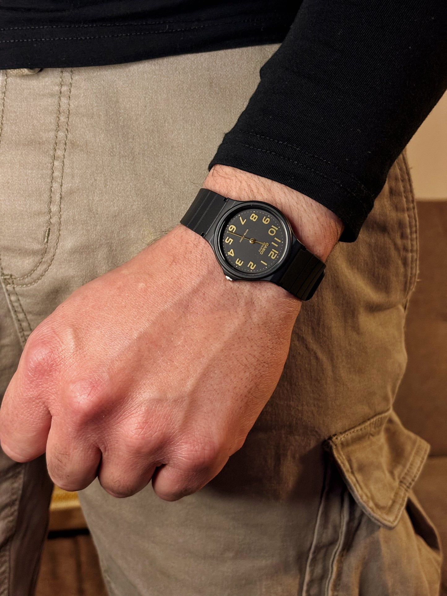 Reloj CASIO Modelo: MQ-24-1B2