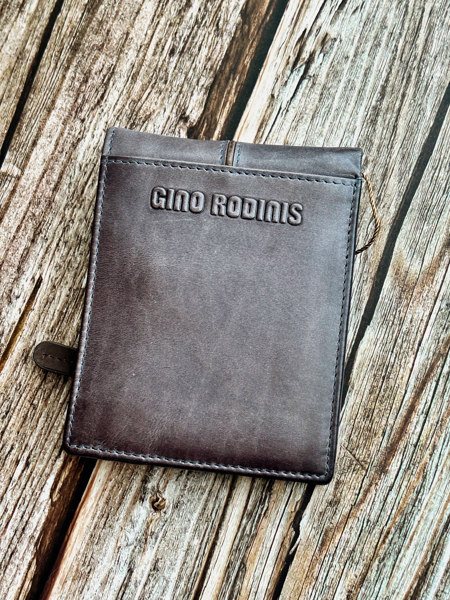 Billetera modelo Texas gris