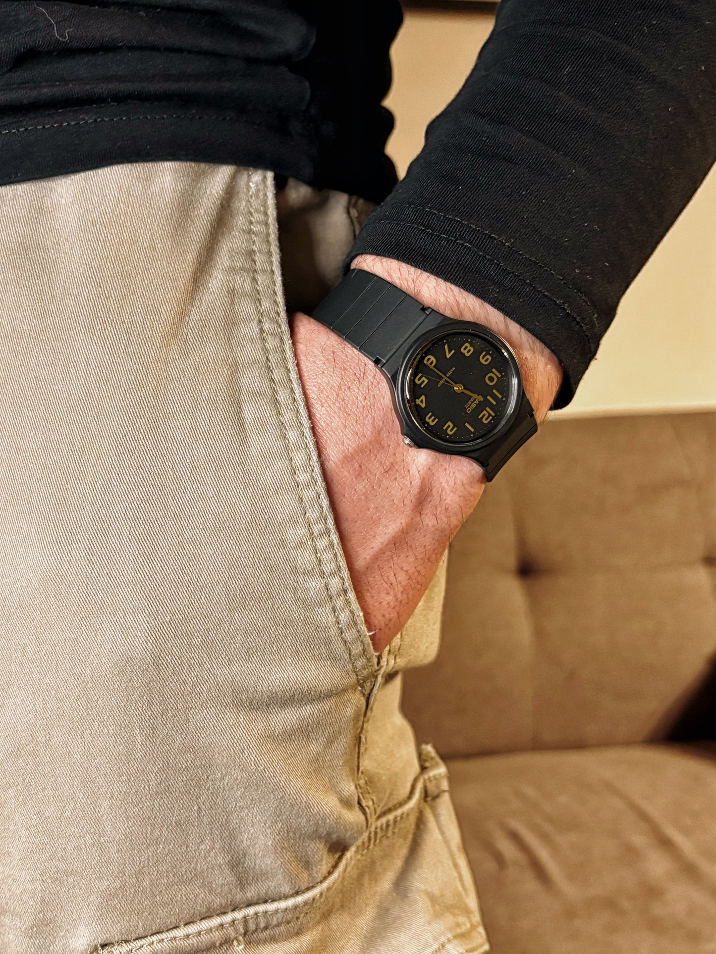 Reloj CASIO Modelo: MQ-24-1B2