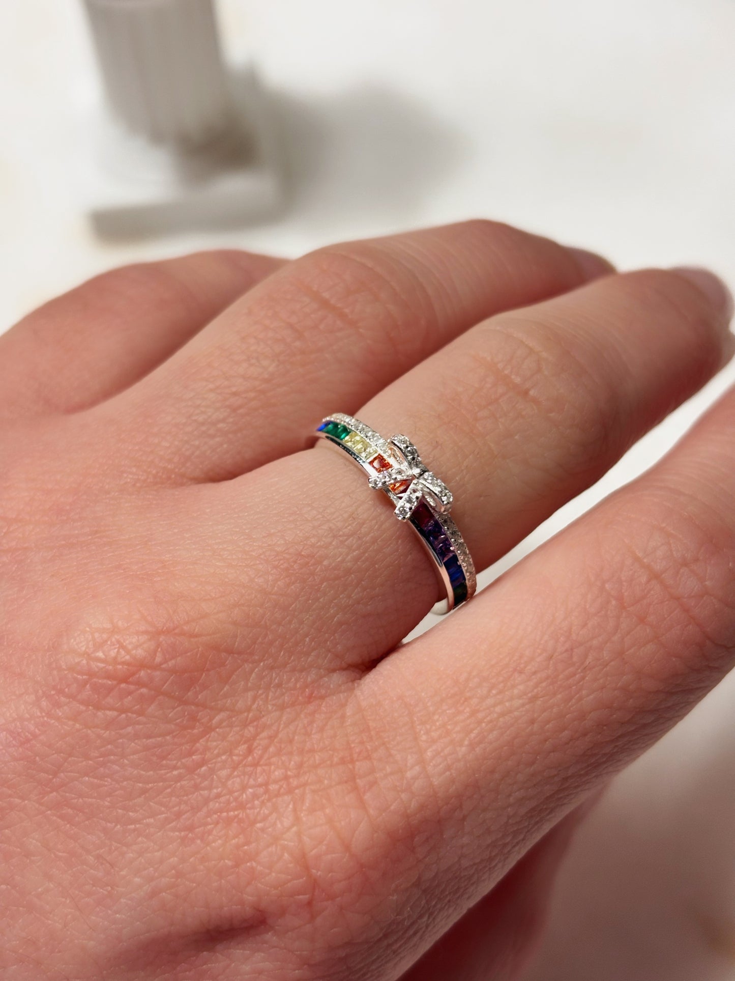 Anillo coquette circones arcoíris