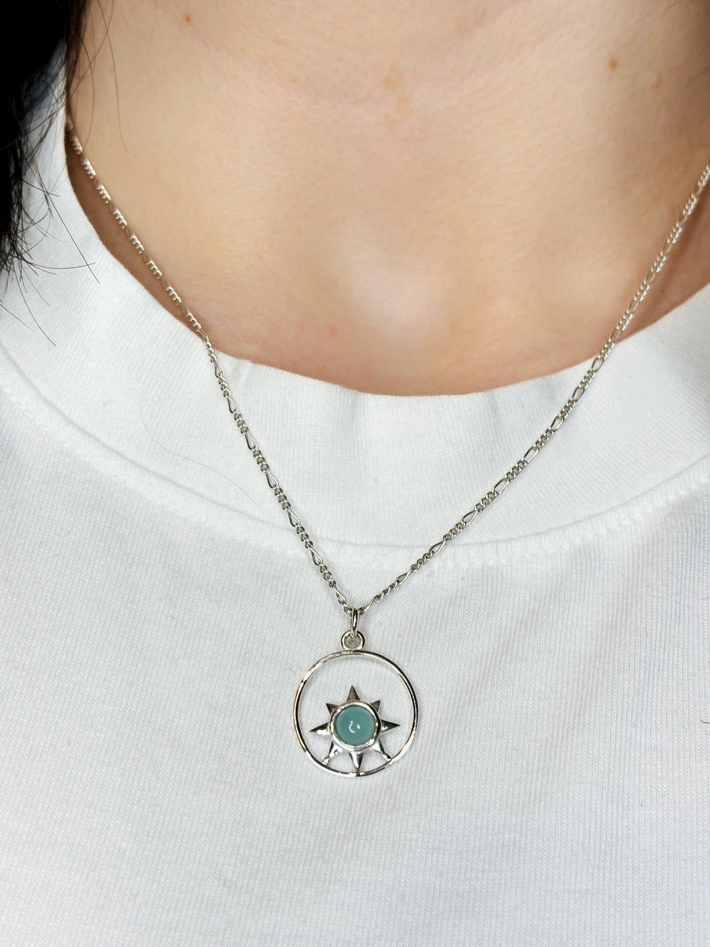 Collar sol con piedra