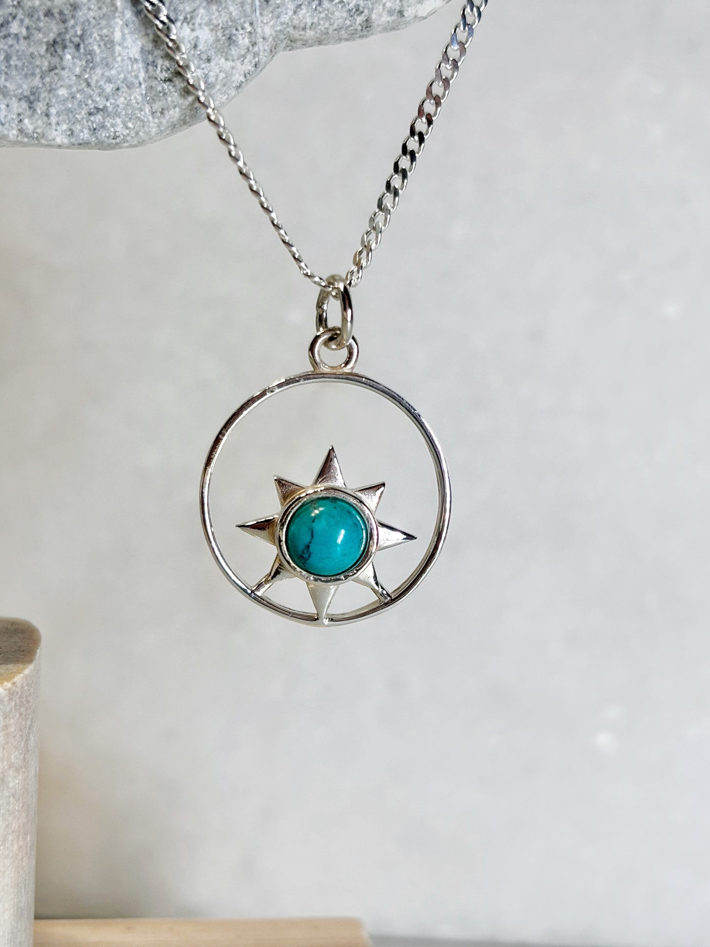 Collar sol con piedra