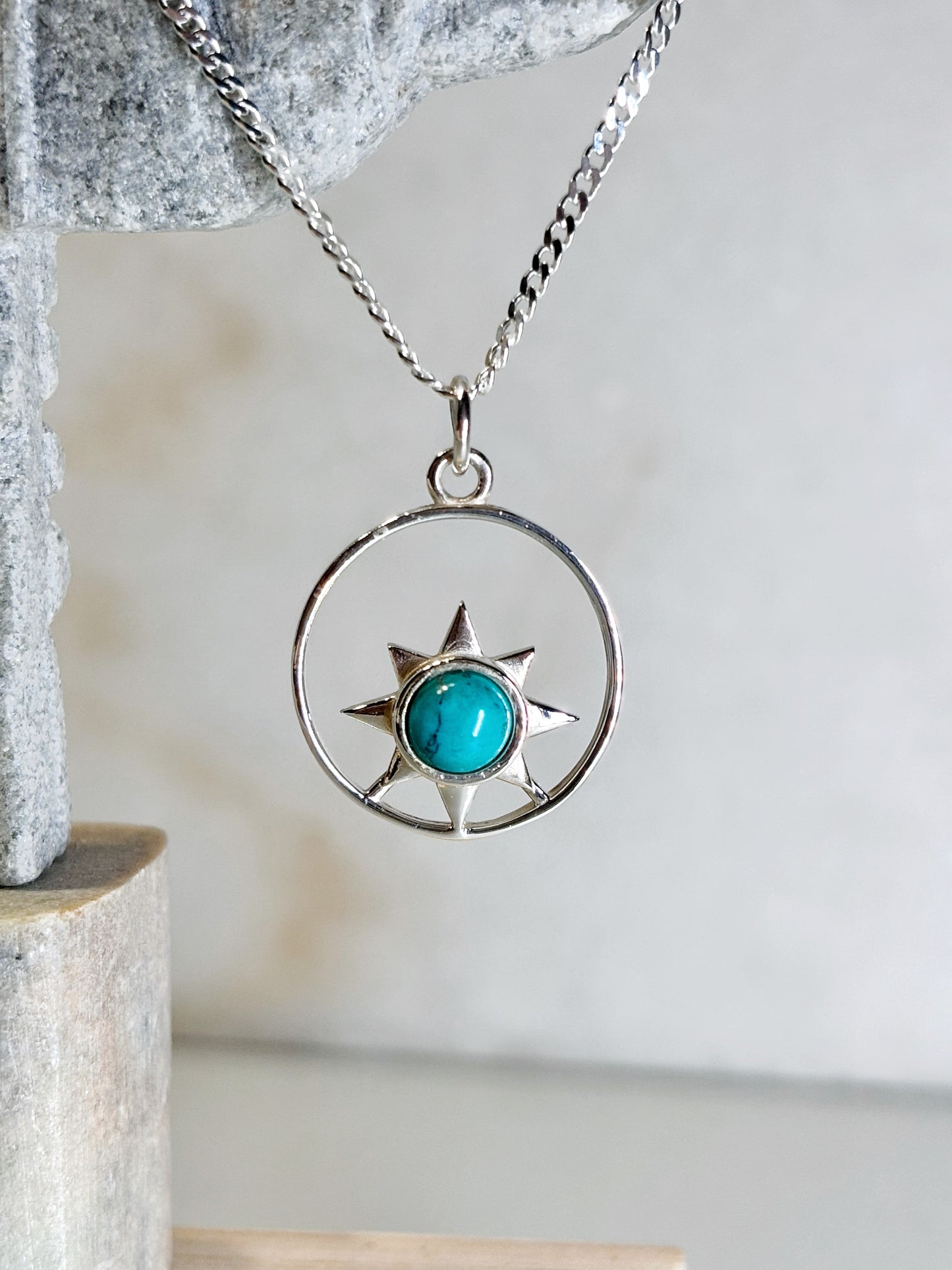 Collar sol con piedra