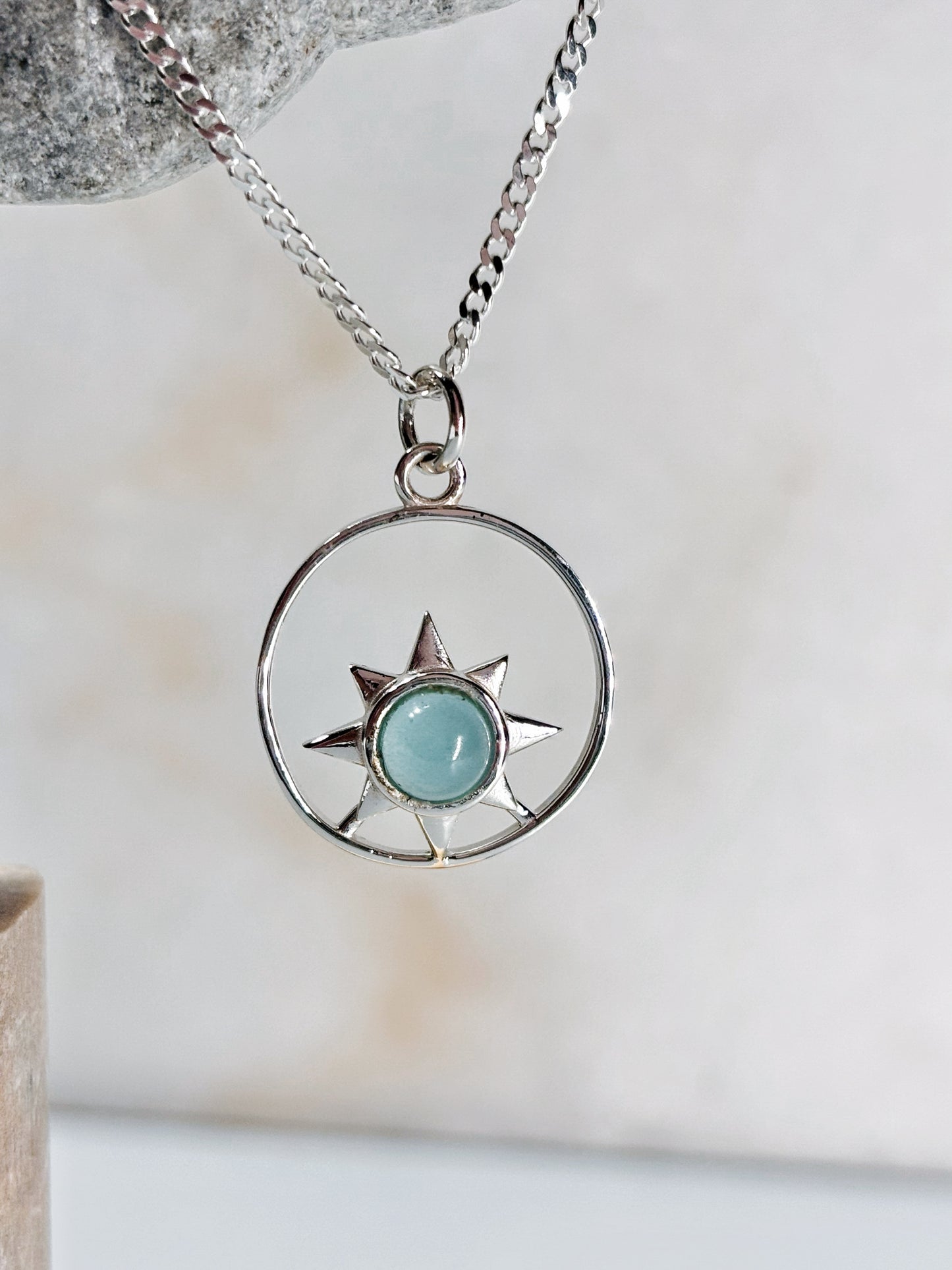 Collar sol con piedra