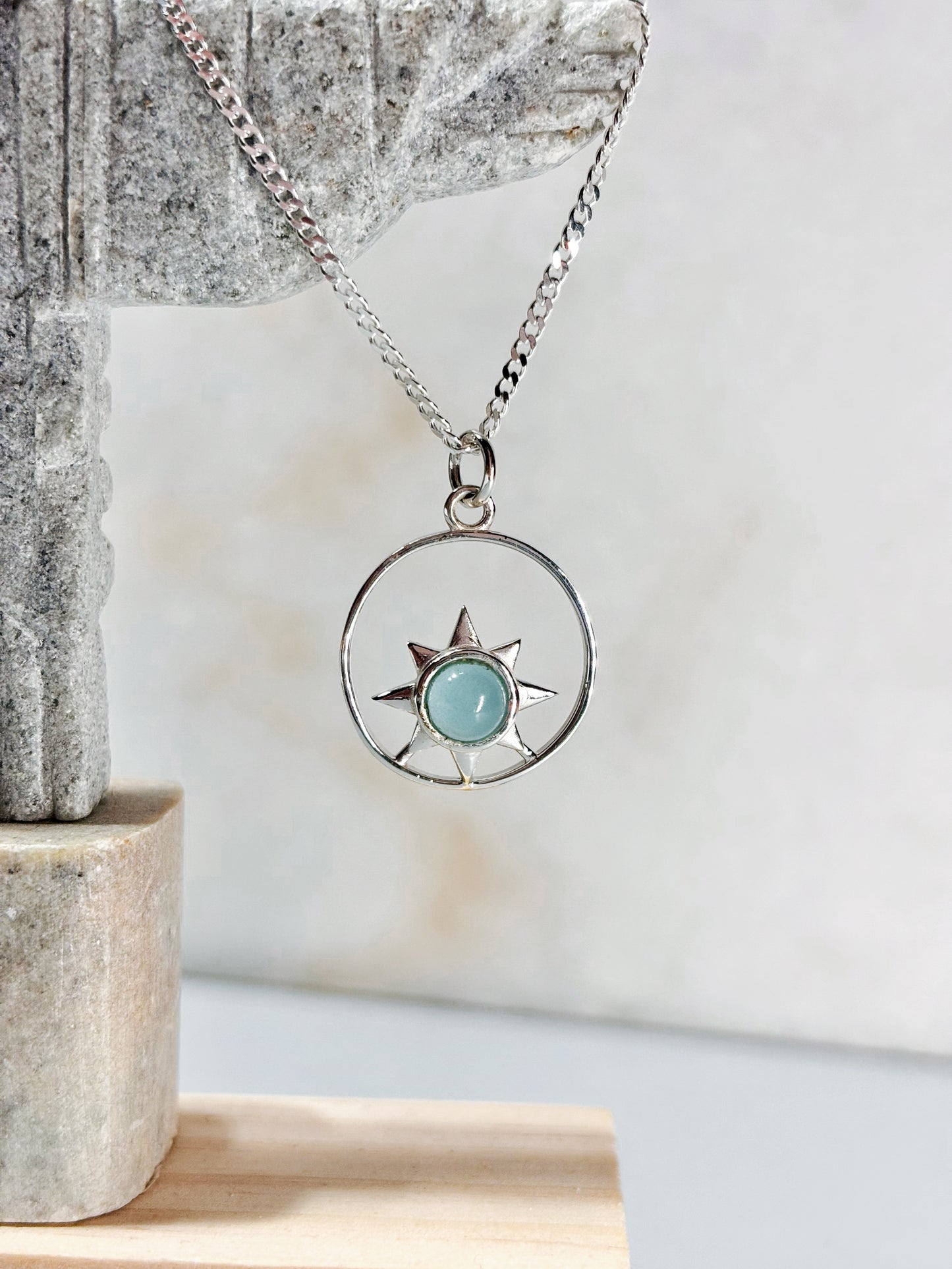 Collar sol con piedra