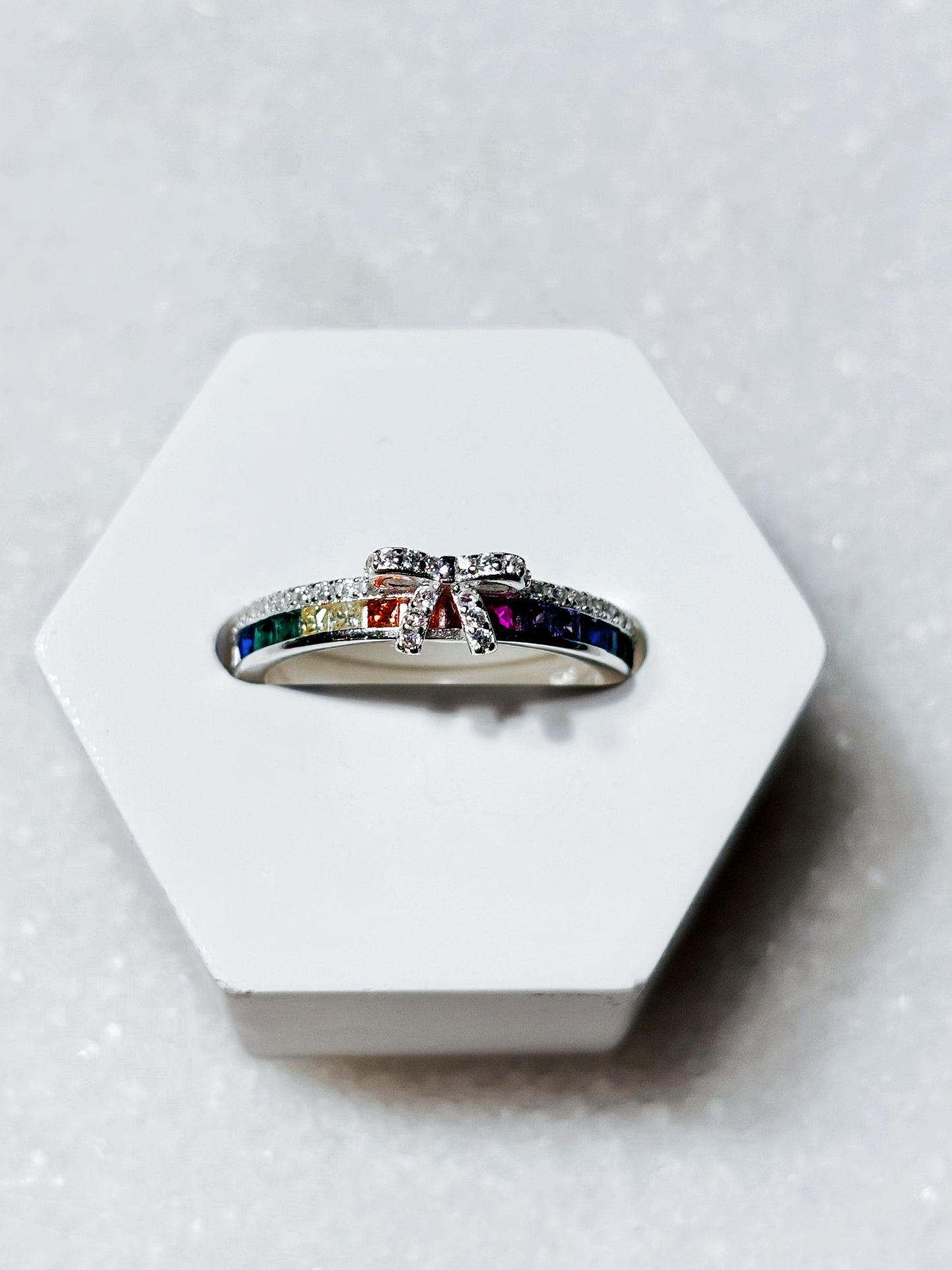 Anillo coquette circones arcoíris