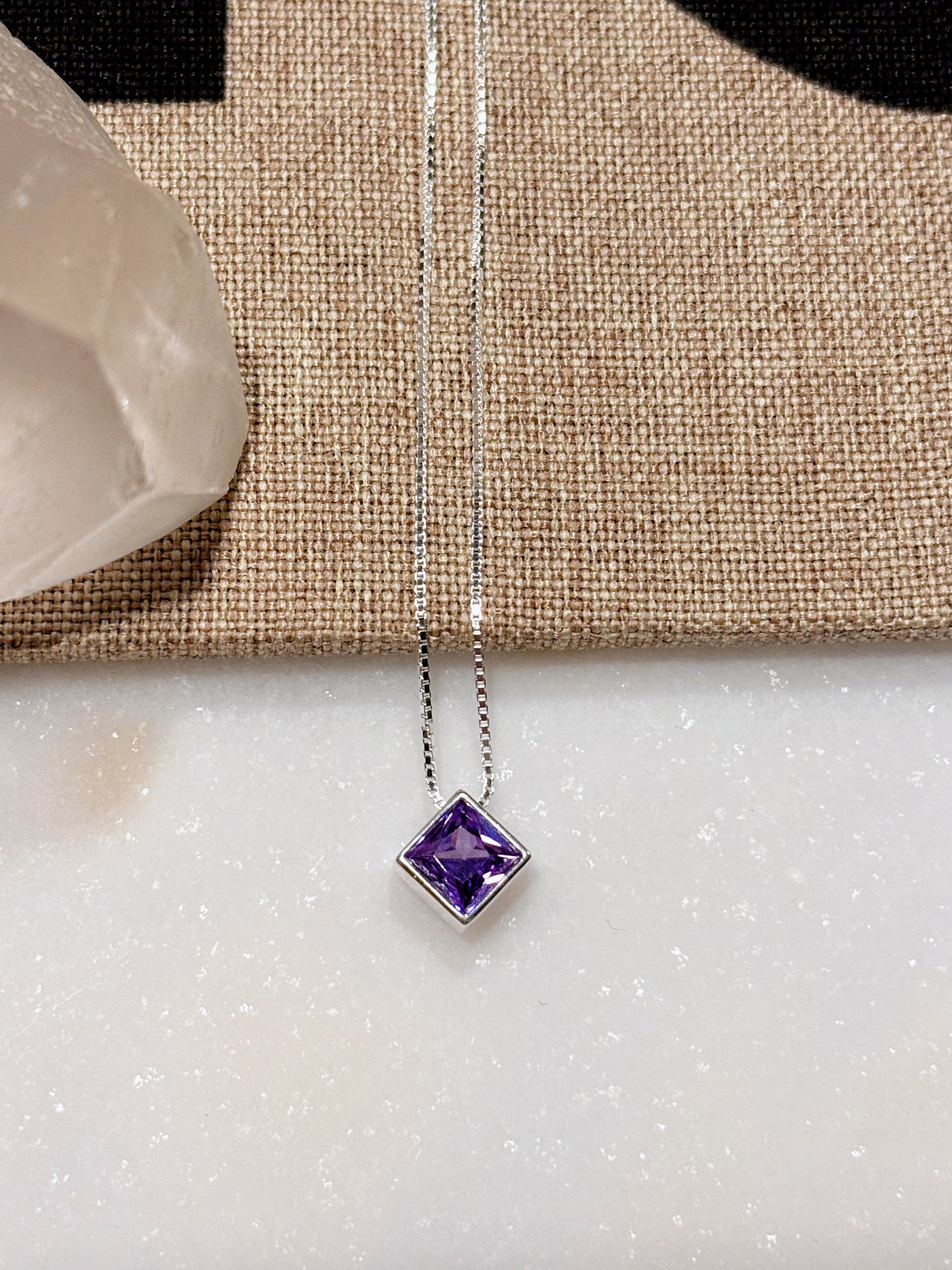 Collar Punto de luz circón