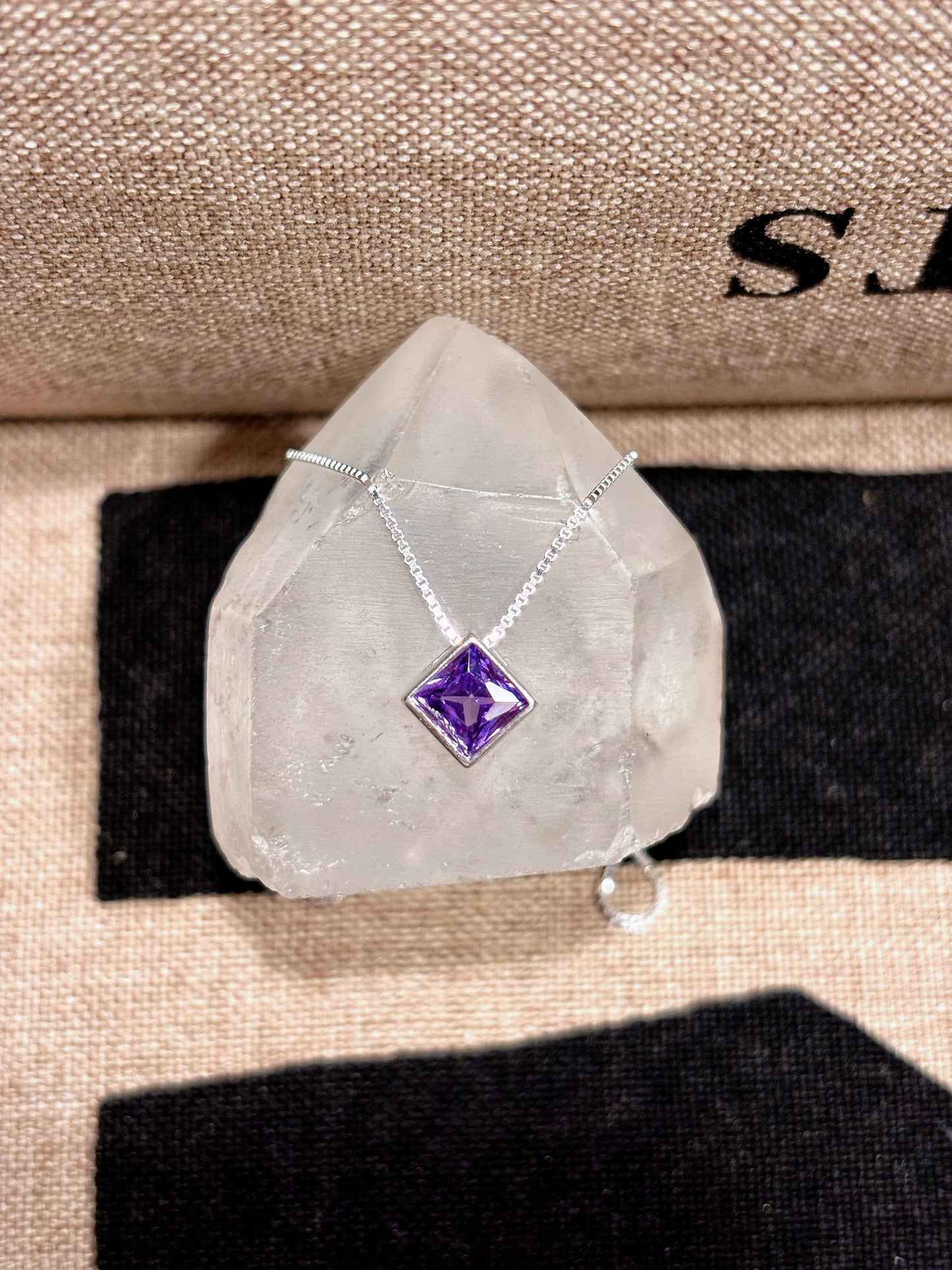 Collar Punto de luz circón