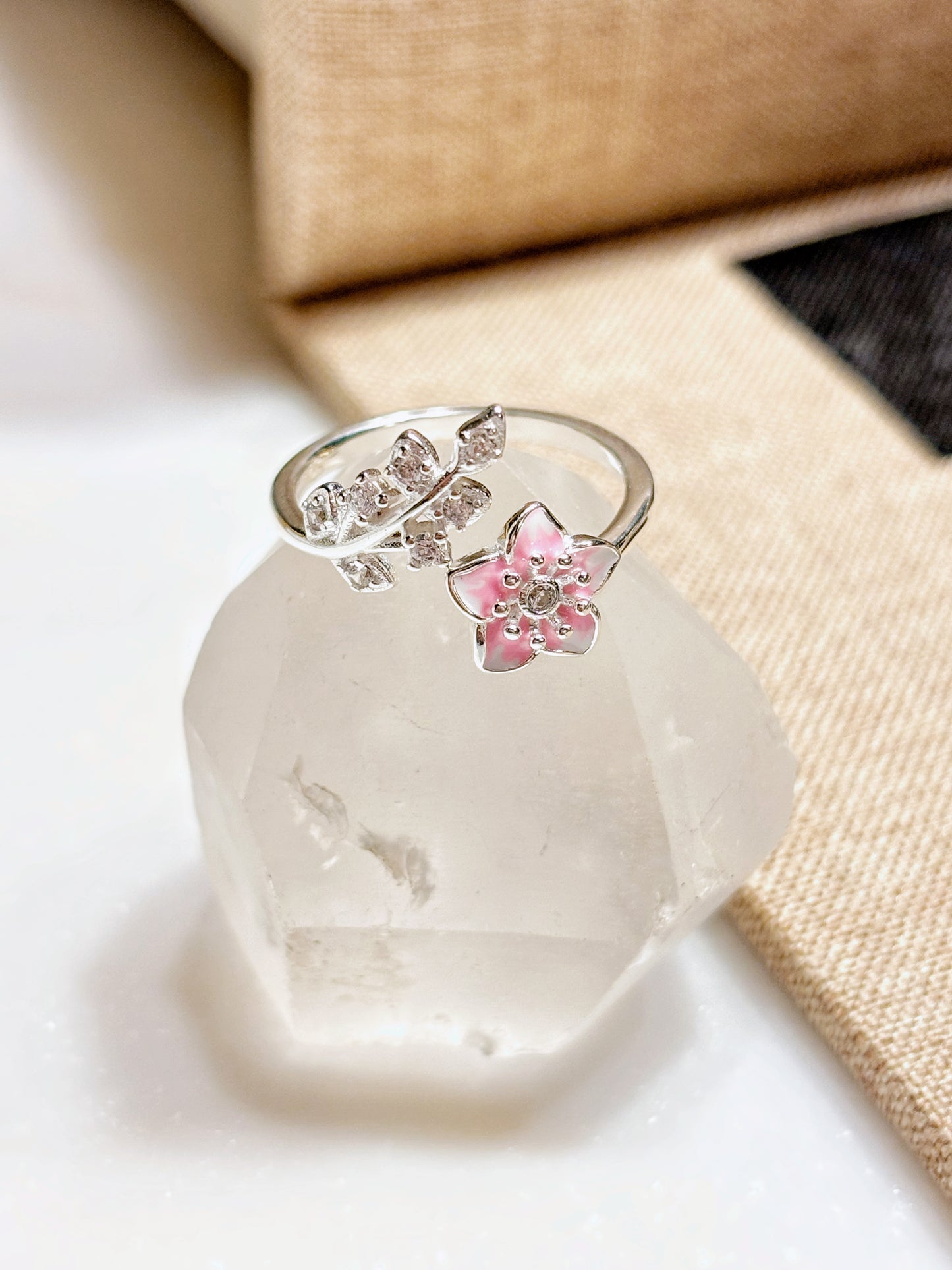 Anillo flor con circones