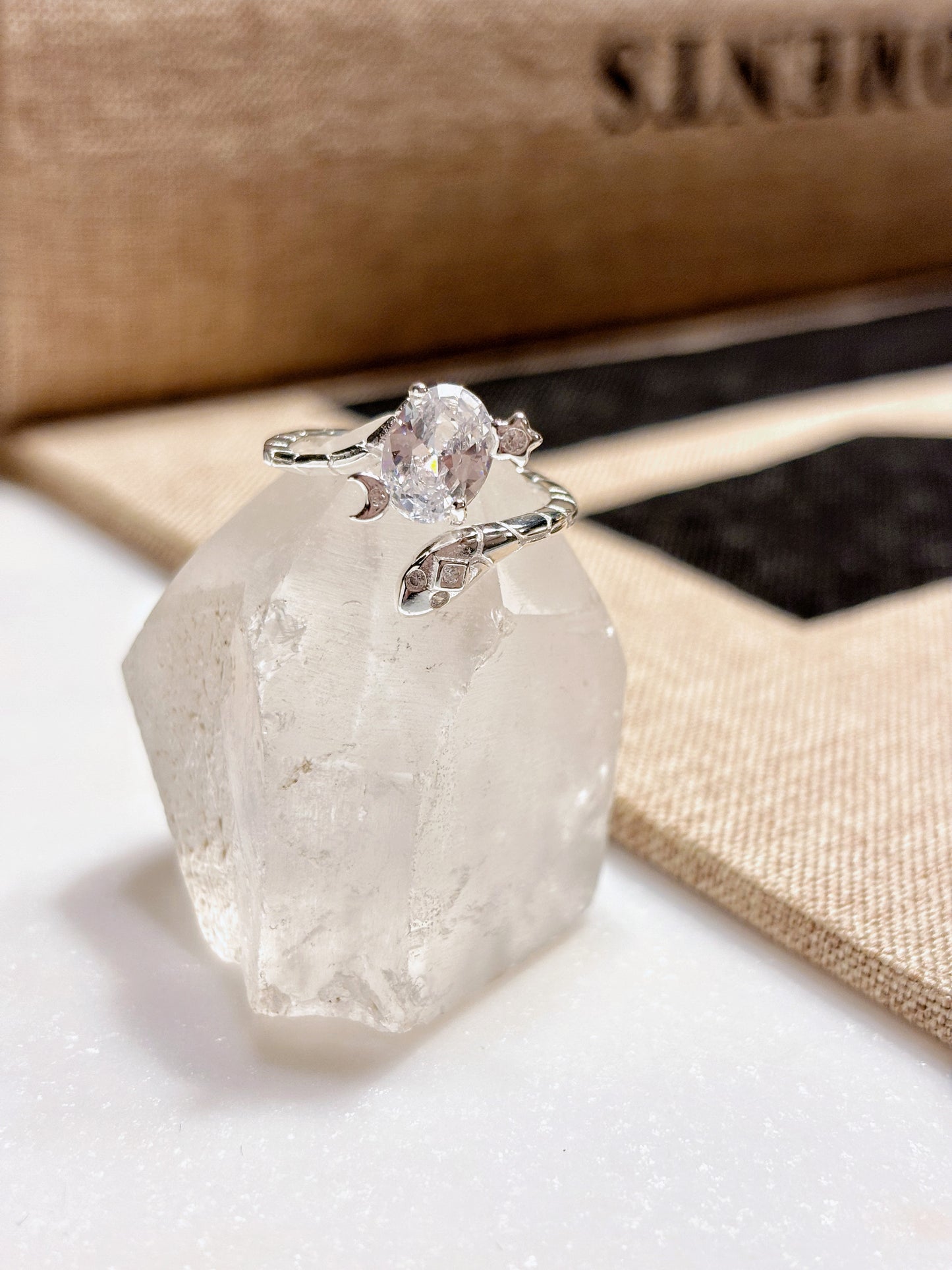 Anillo serpiente con circón