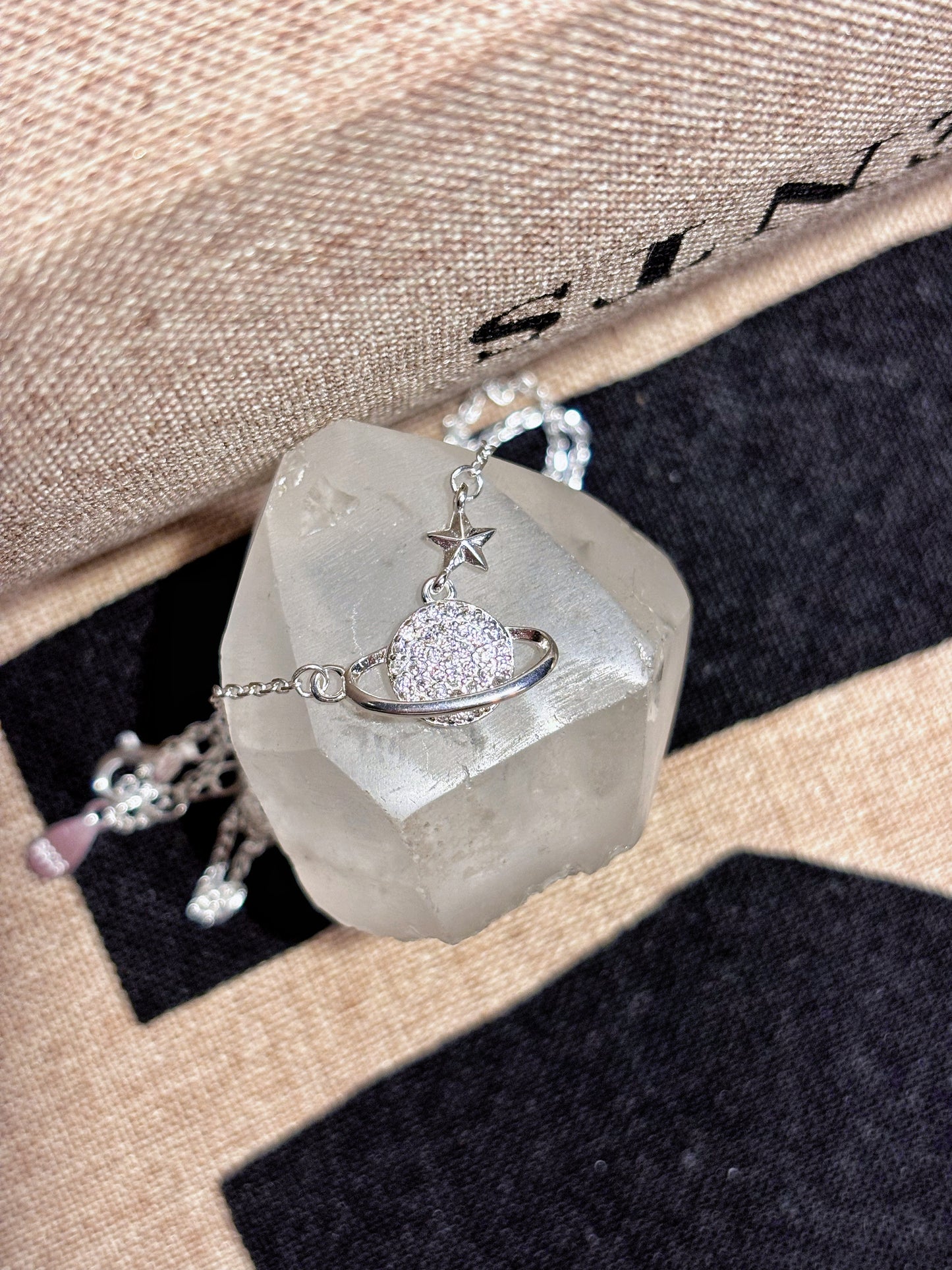 Collar Saturno y estrella