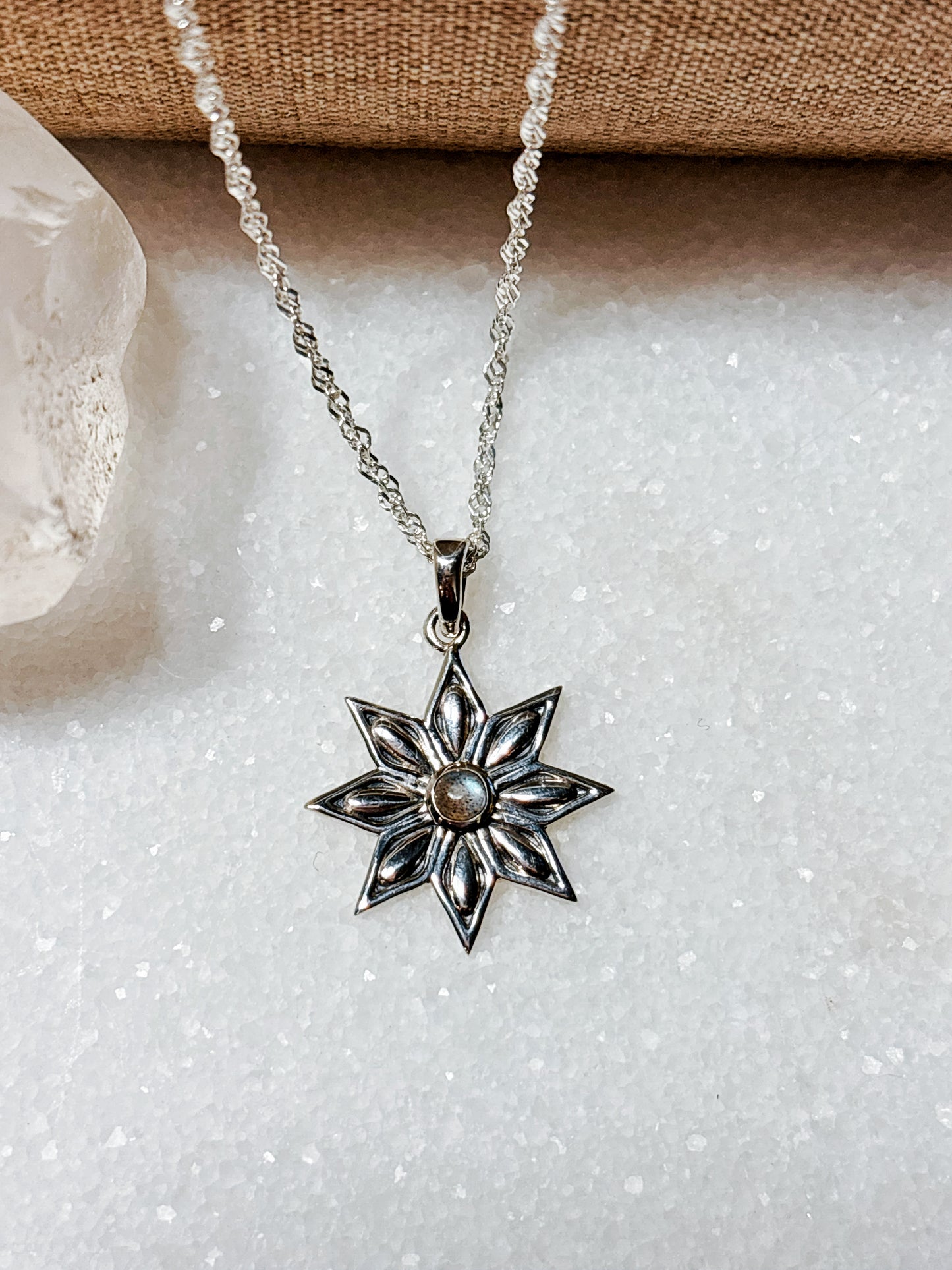 Collar flor de labradorita