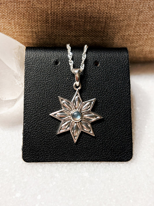 Collar flor de labradorita