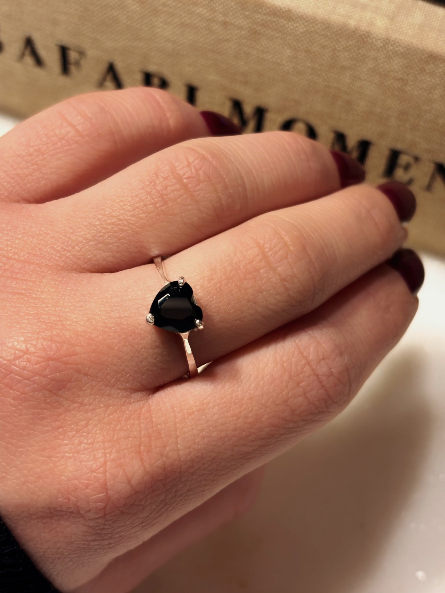 Anillo corazón de onix